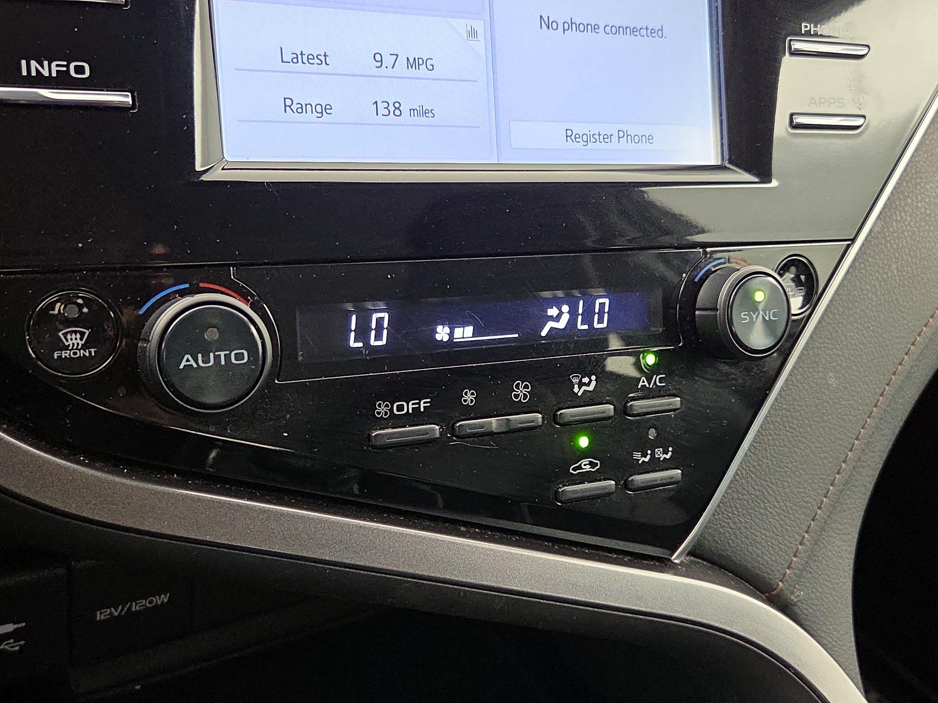 Thumbnail: 2018 Toyota Camry - 16