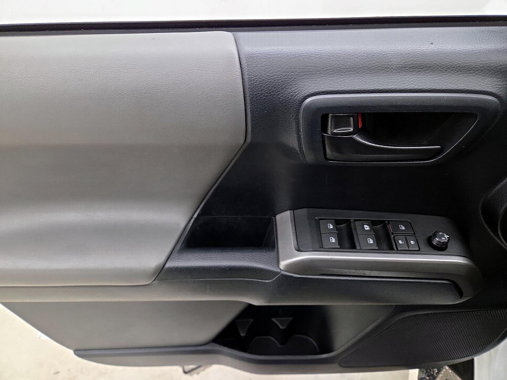 Thumbnail: 2019 Toyota Tacoma - 12
