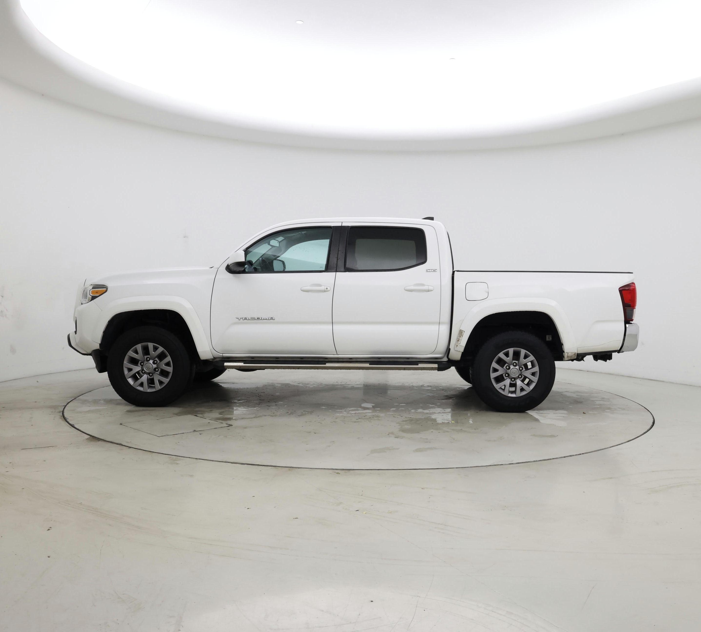 Thumbnail: 2019 Toyota Tacoma - 3