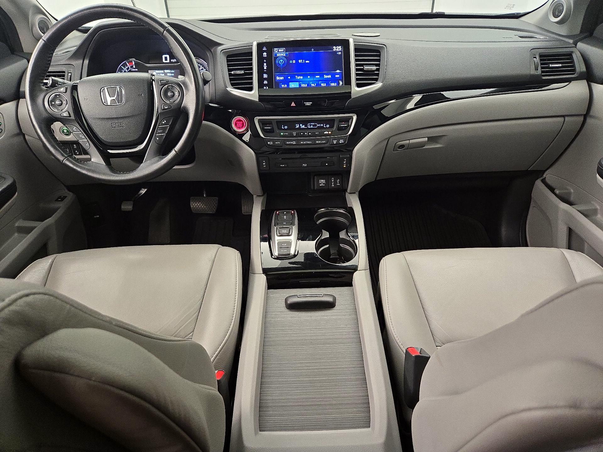 Thumbnail: 2017 Honda Pilot - 9