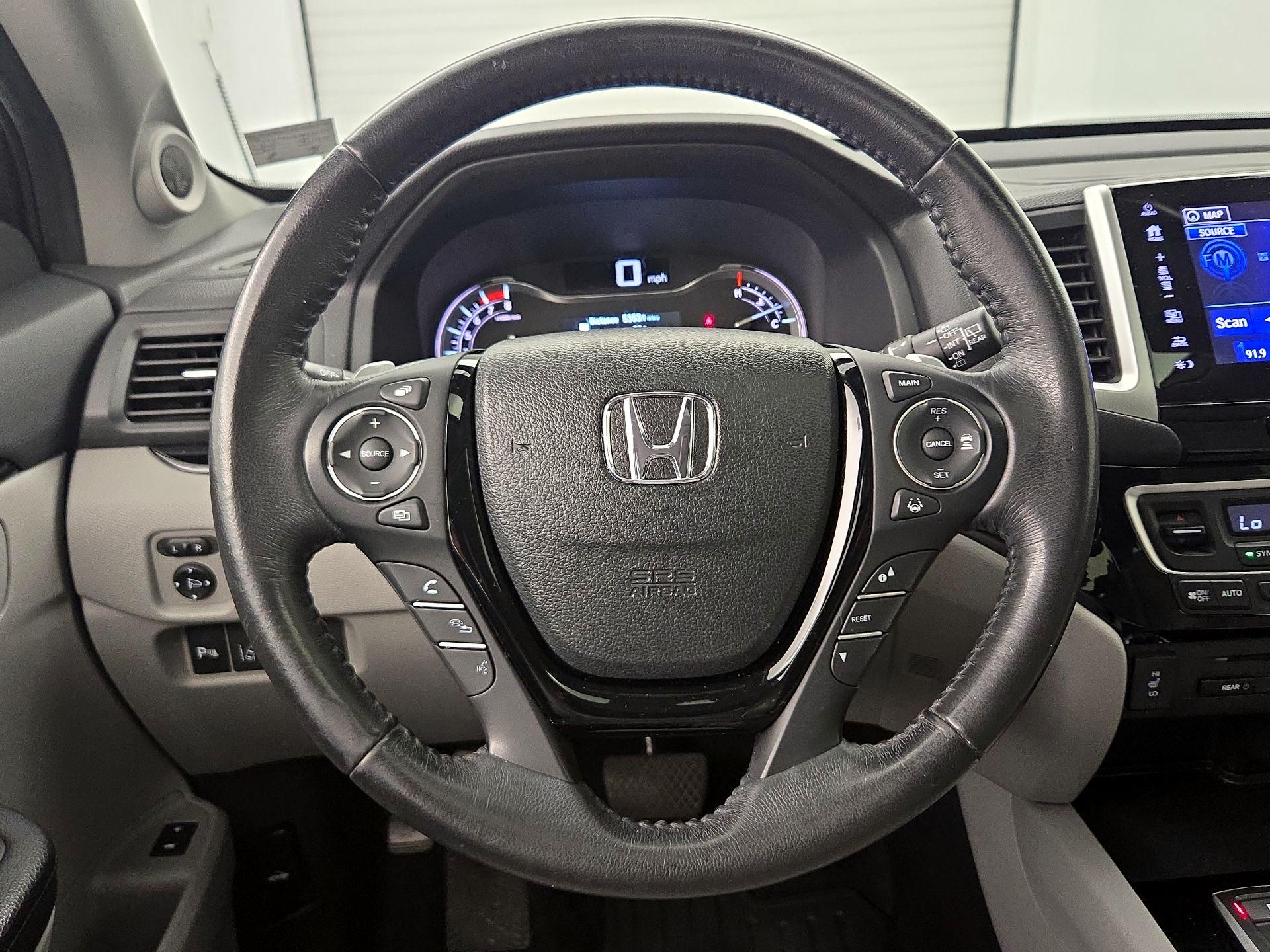 Thumbnail: 2017 Honda Pilot - 10