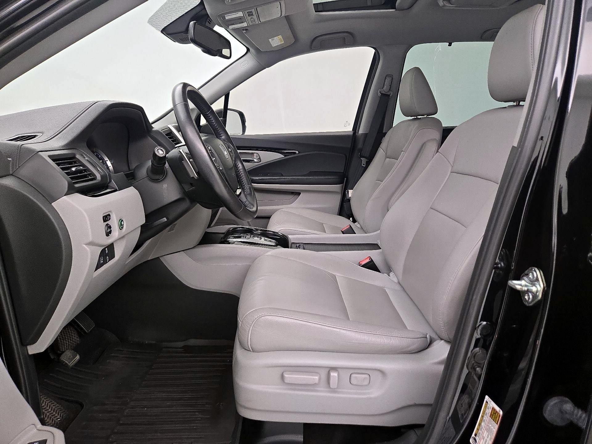 Thumbnail: 2017 Honda Pilot - 11