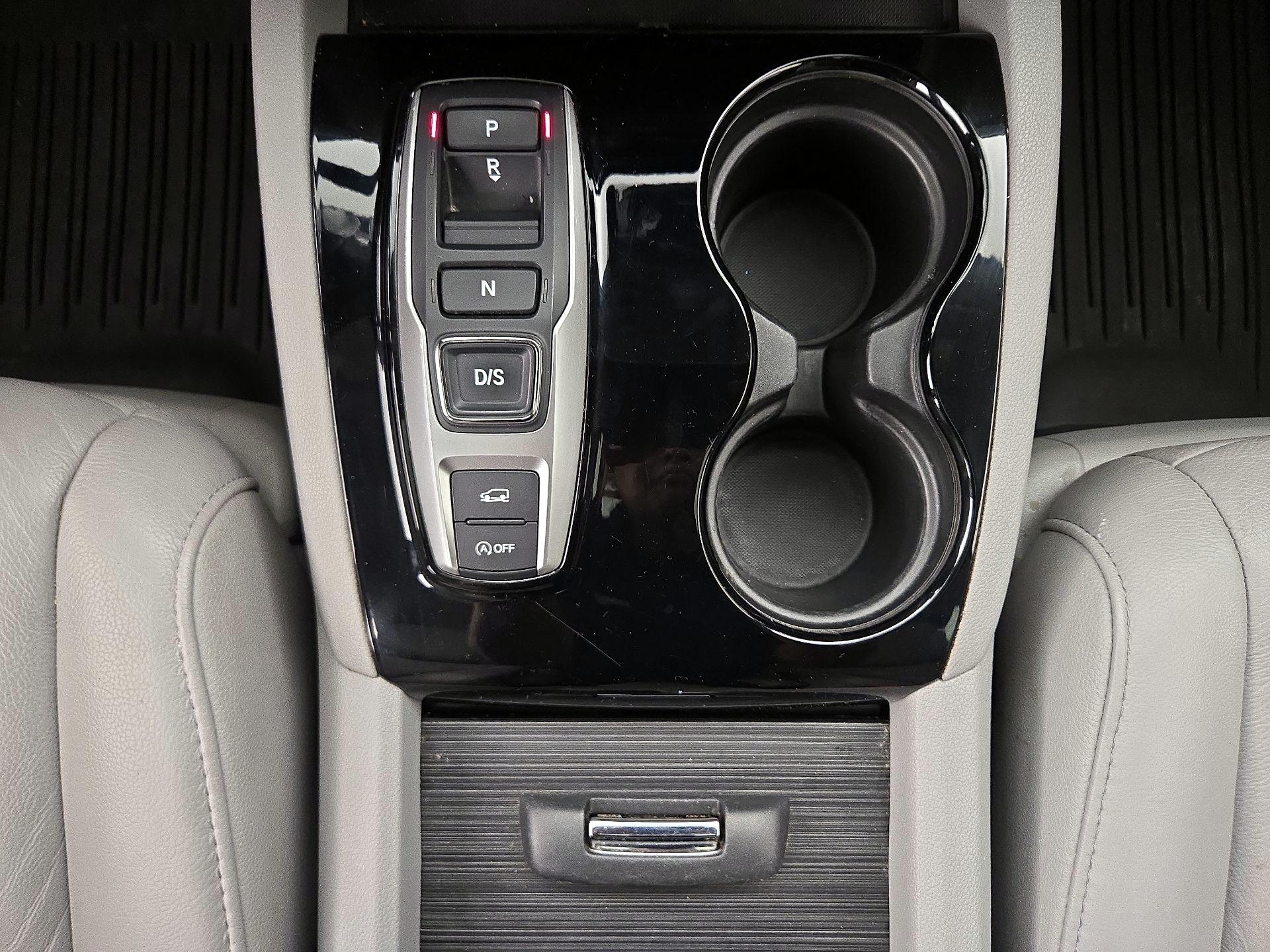 Thumbnail: 2017 Honda Pilot - 18