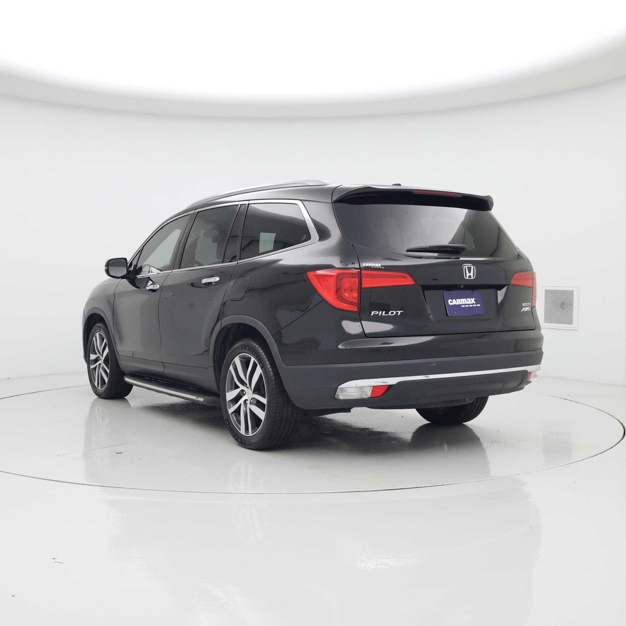 Thumbnail: 2017 Honda Pilot - 2