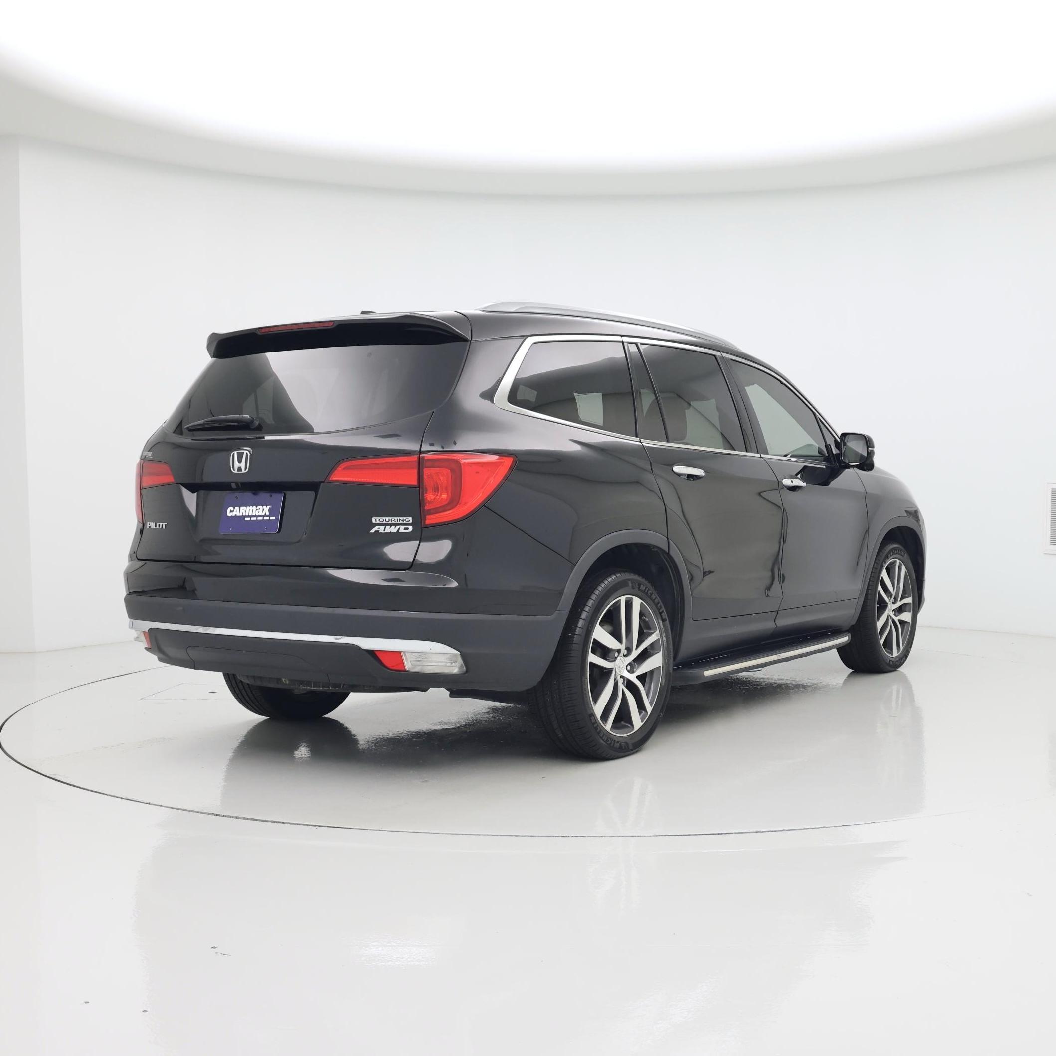 Thumbnail: 2017 Honda Pilot - 8