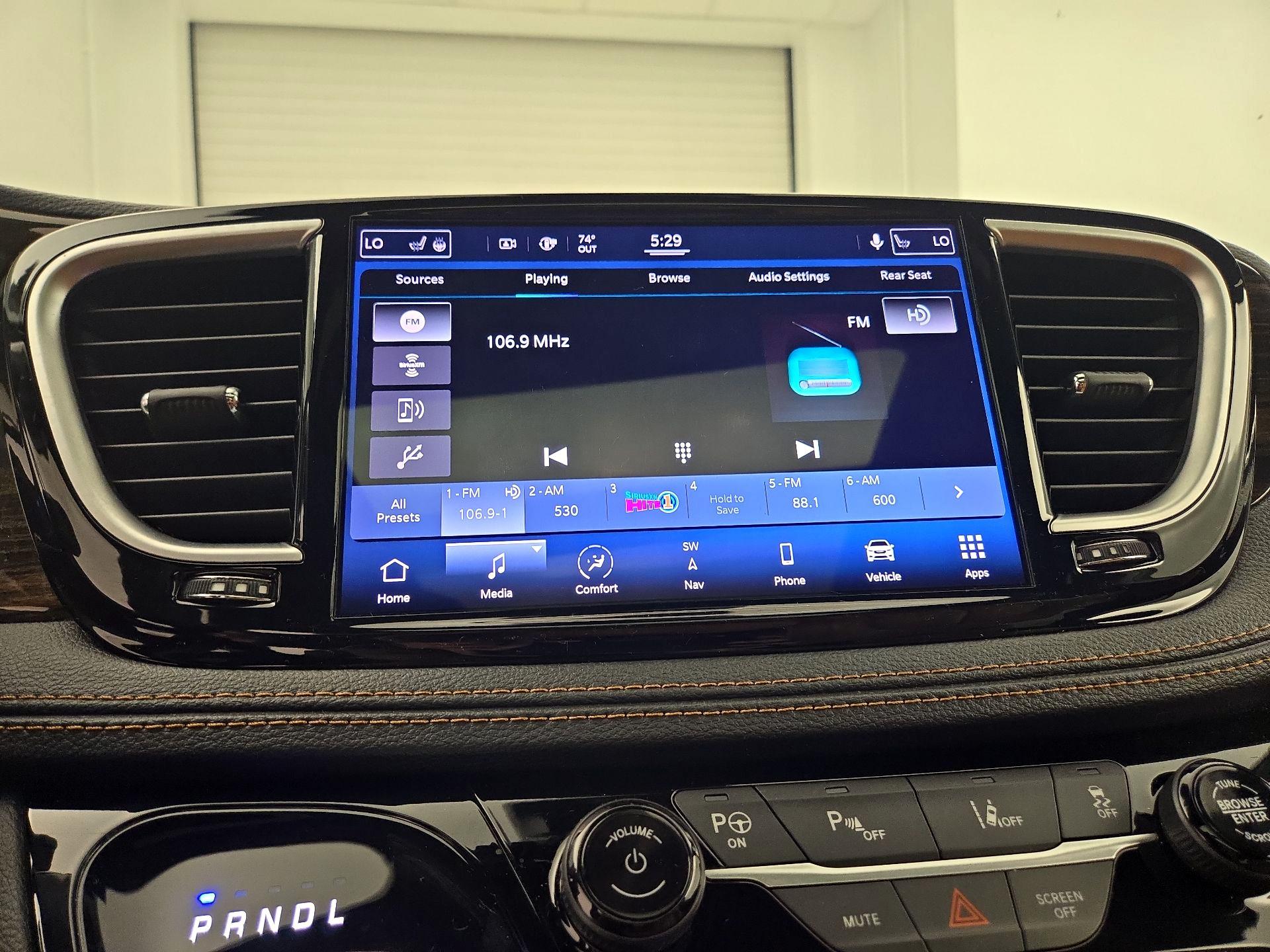 Thumbnail: 2021 Chrysler Pacifica - 15