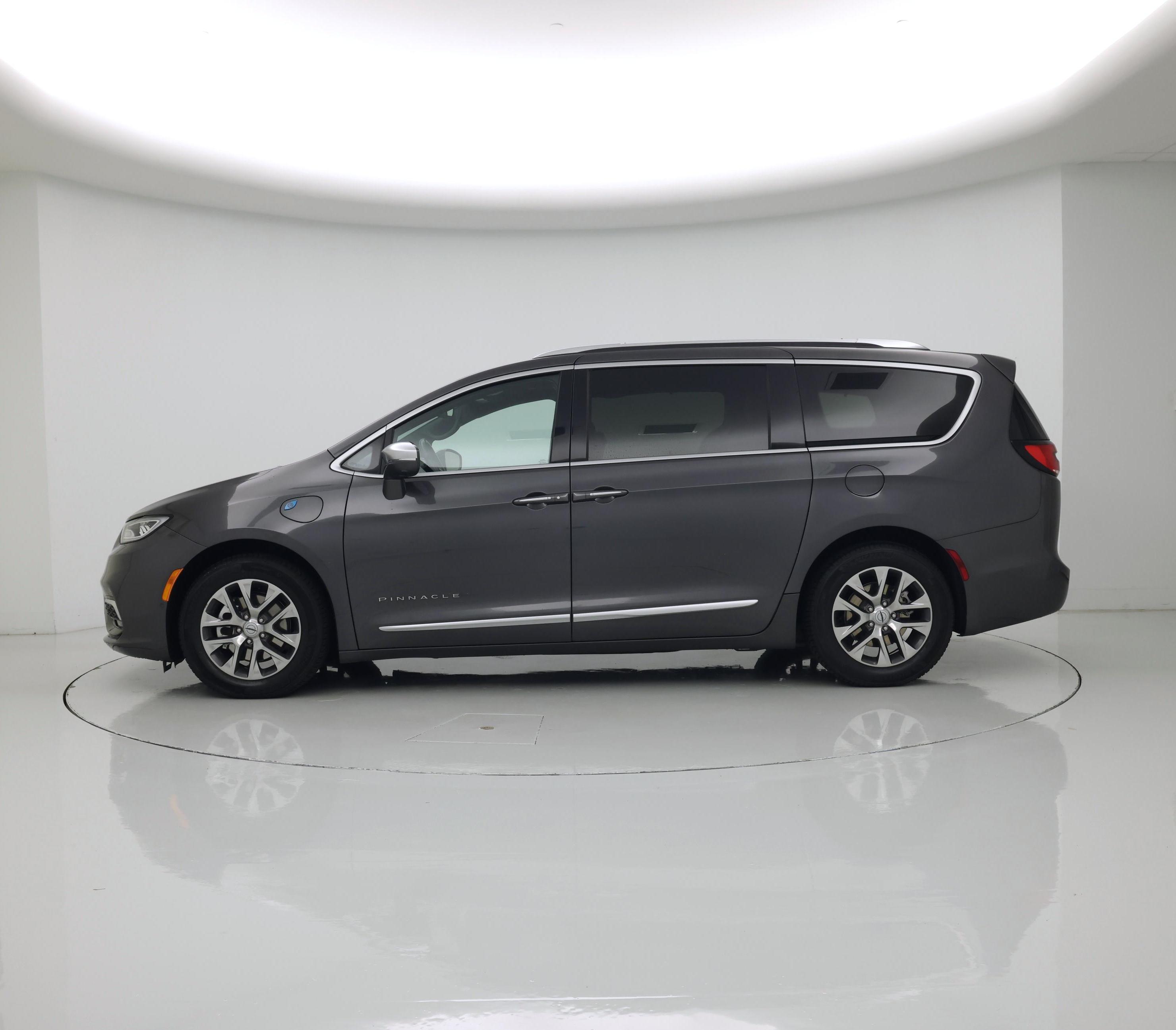 Thumbnail: 2021 Chrysler Pacifica - 3