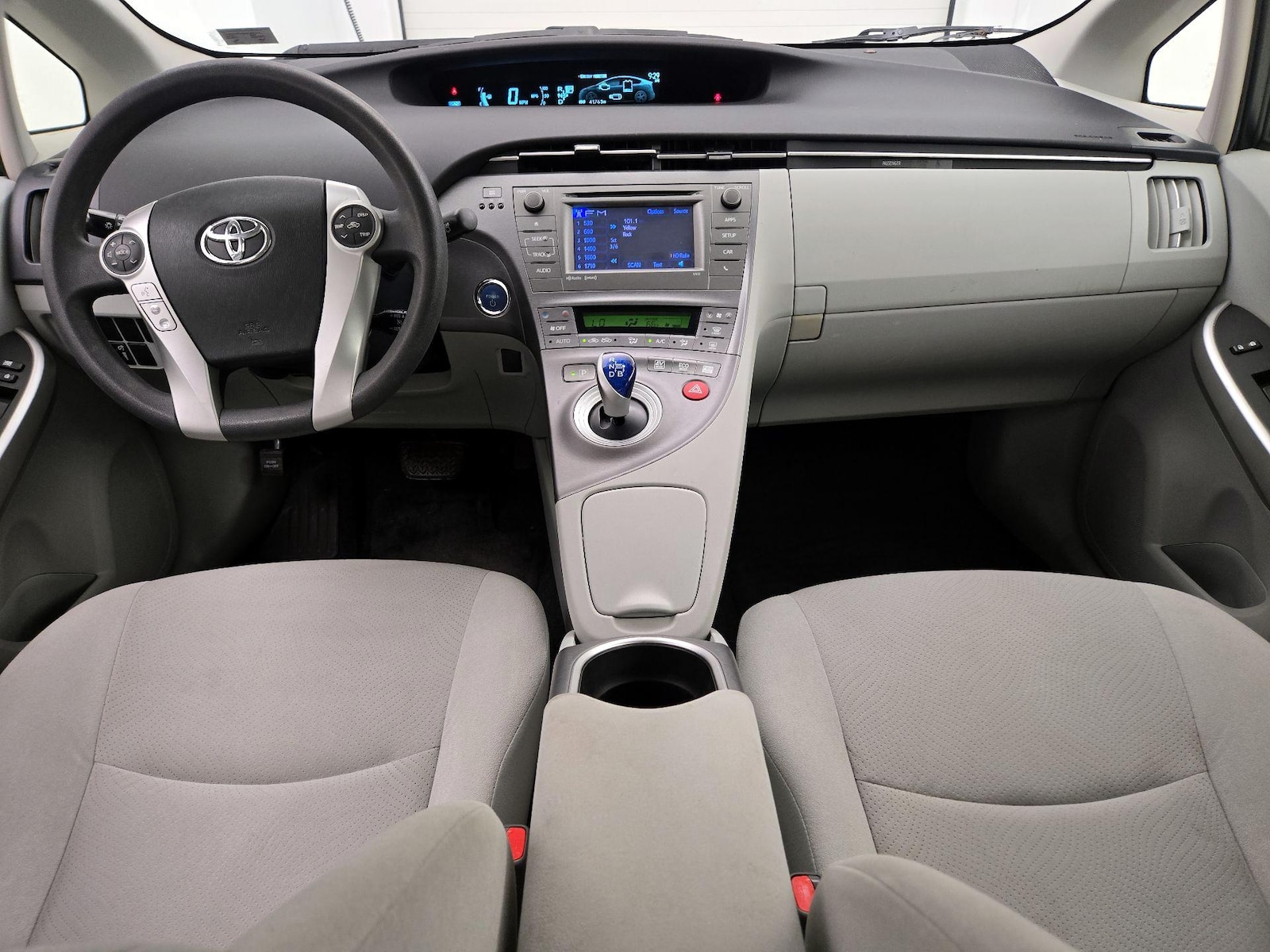 2014 Toyota Prius Three - Photo 10