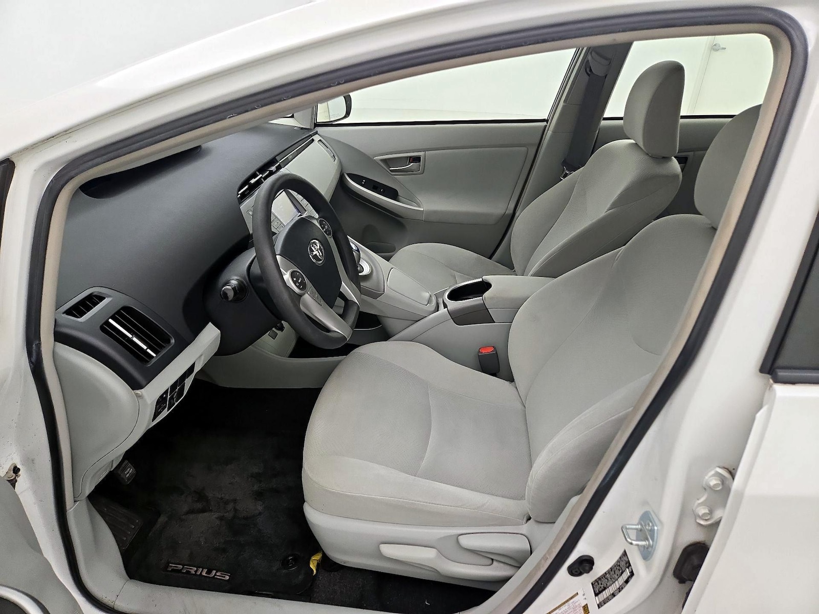 2014 Toyota Prius Three - Photo 12