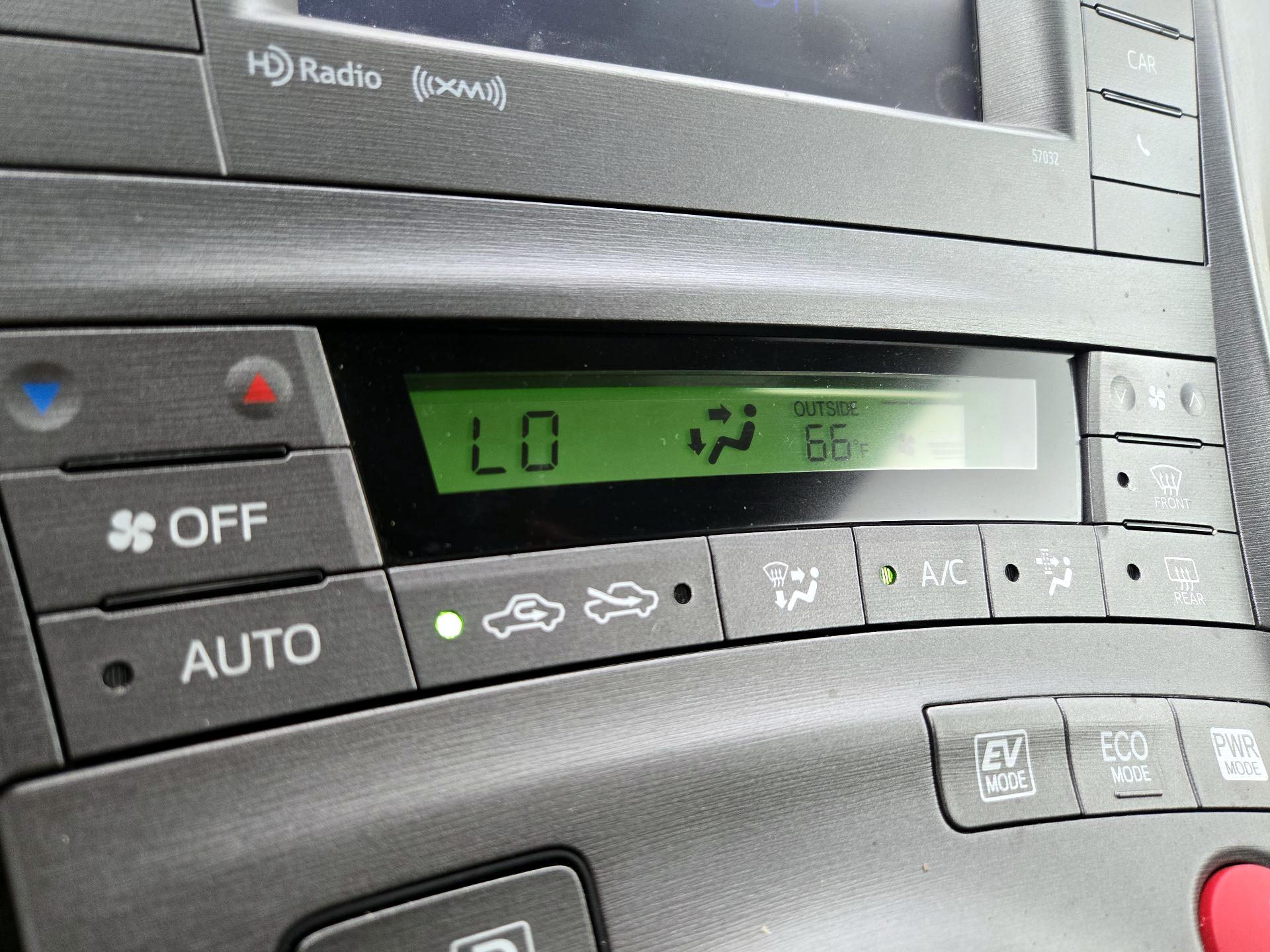 Thumbnail: 2014 Toyota Prius - 16