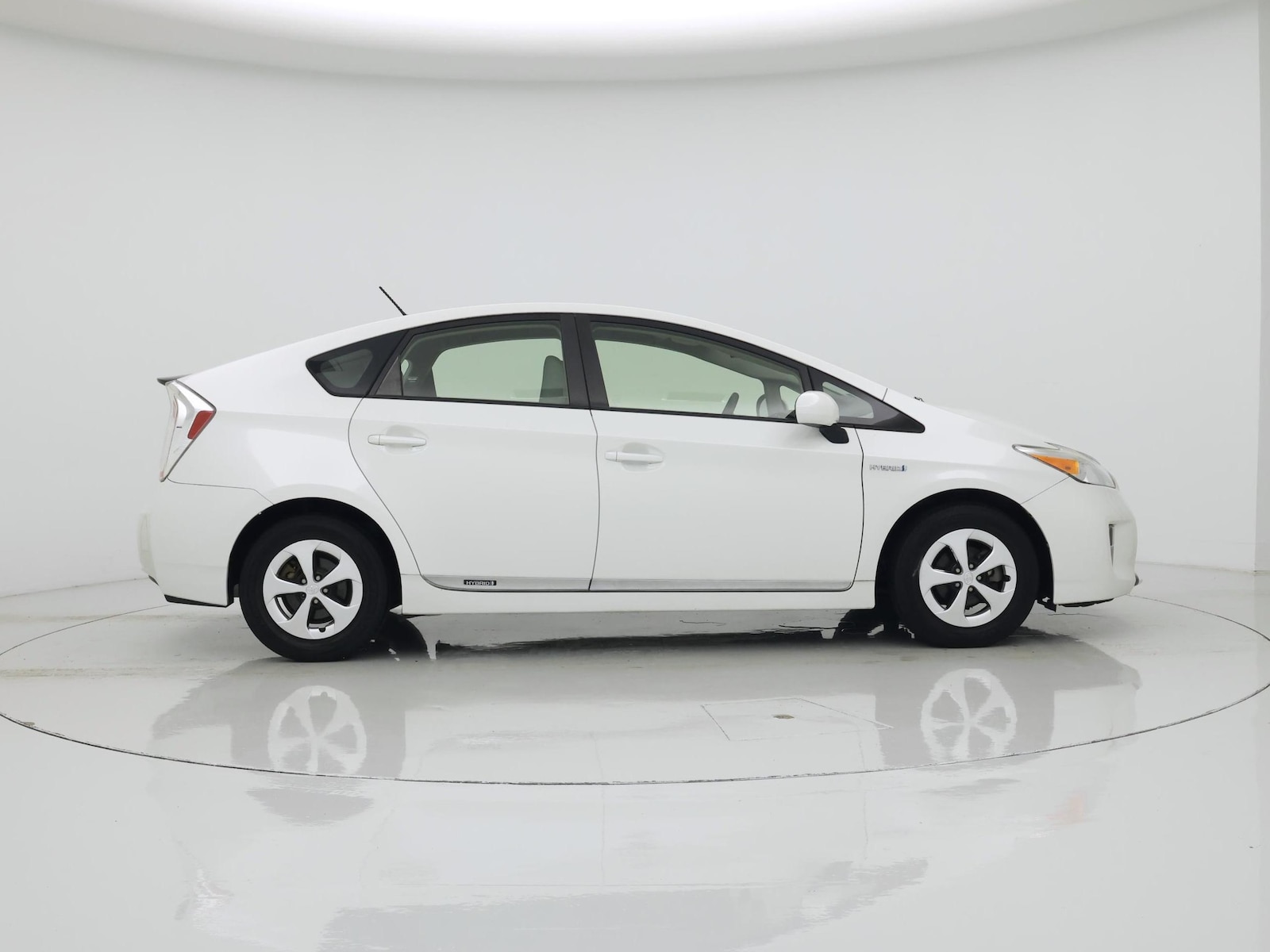 2014 Toyota Prius Three - Photo 8