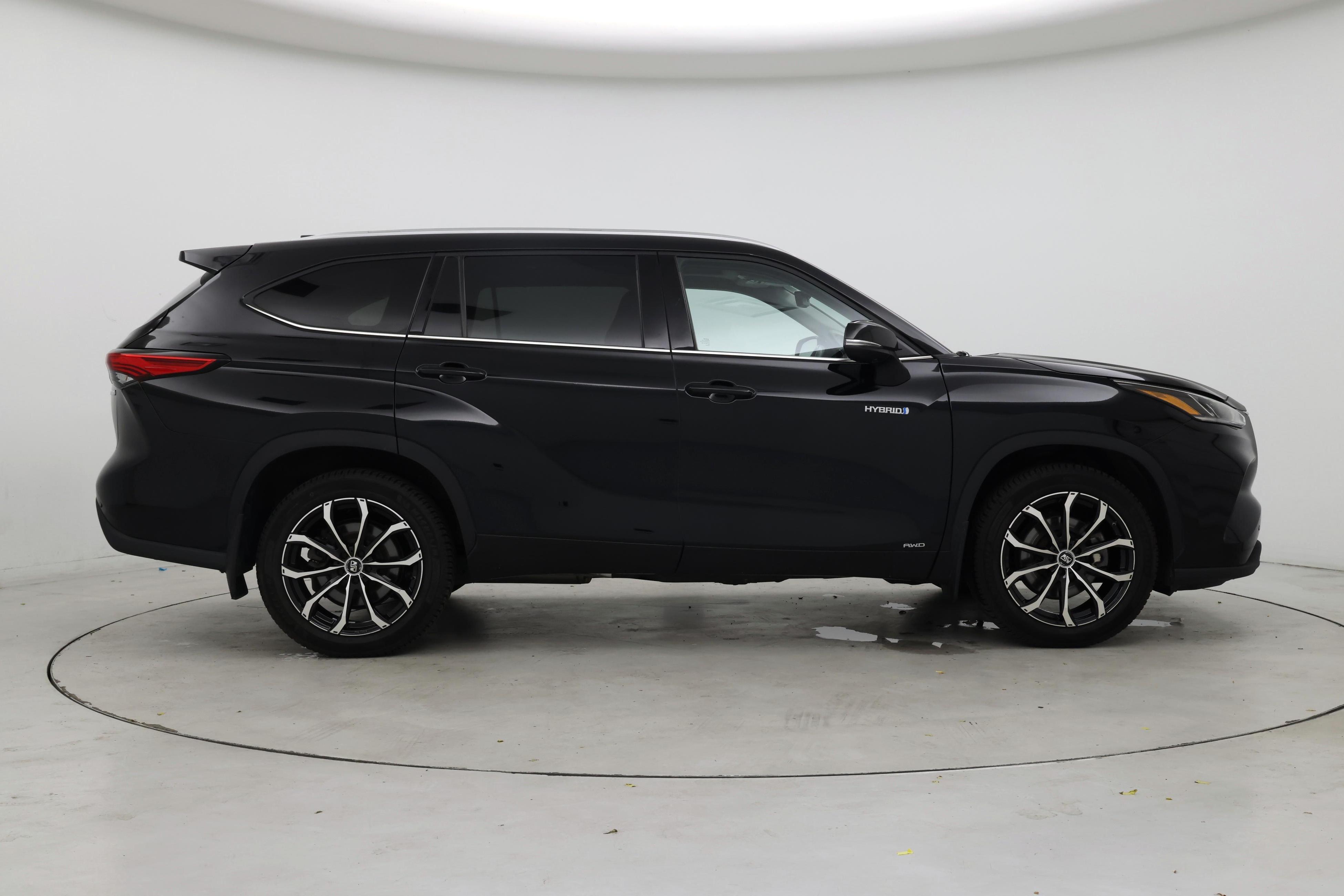 Thumbnail: 2021 Toyota Highlander - 7