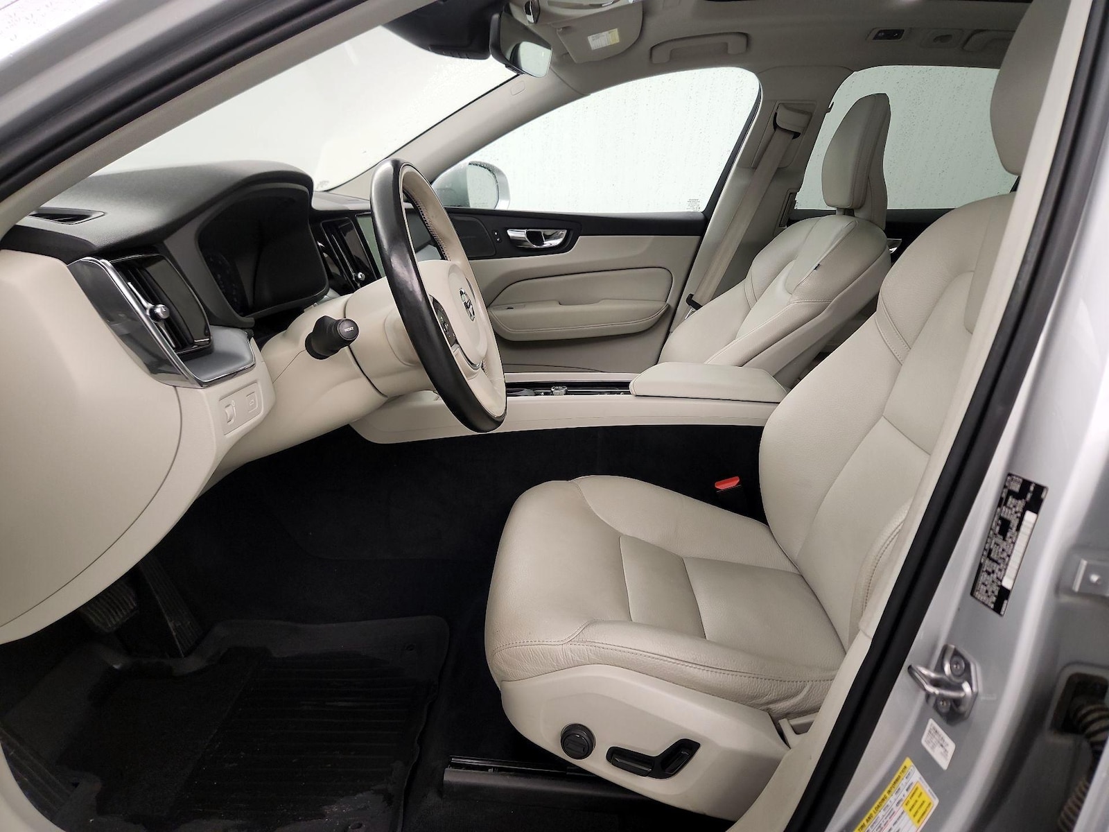 2020 Volvo XC60 Momentum - Photo 12