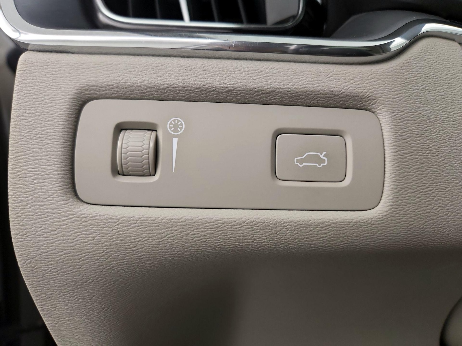 2020 Volvo XC60 Momentum - Photo 14