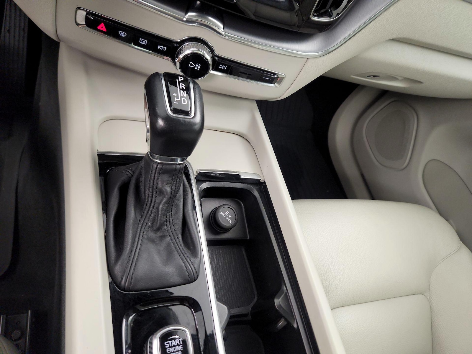2020 Volvo XC60 Momentum - Photo 18