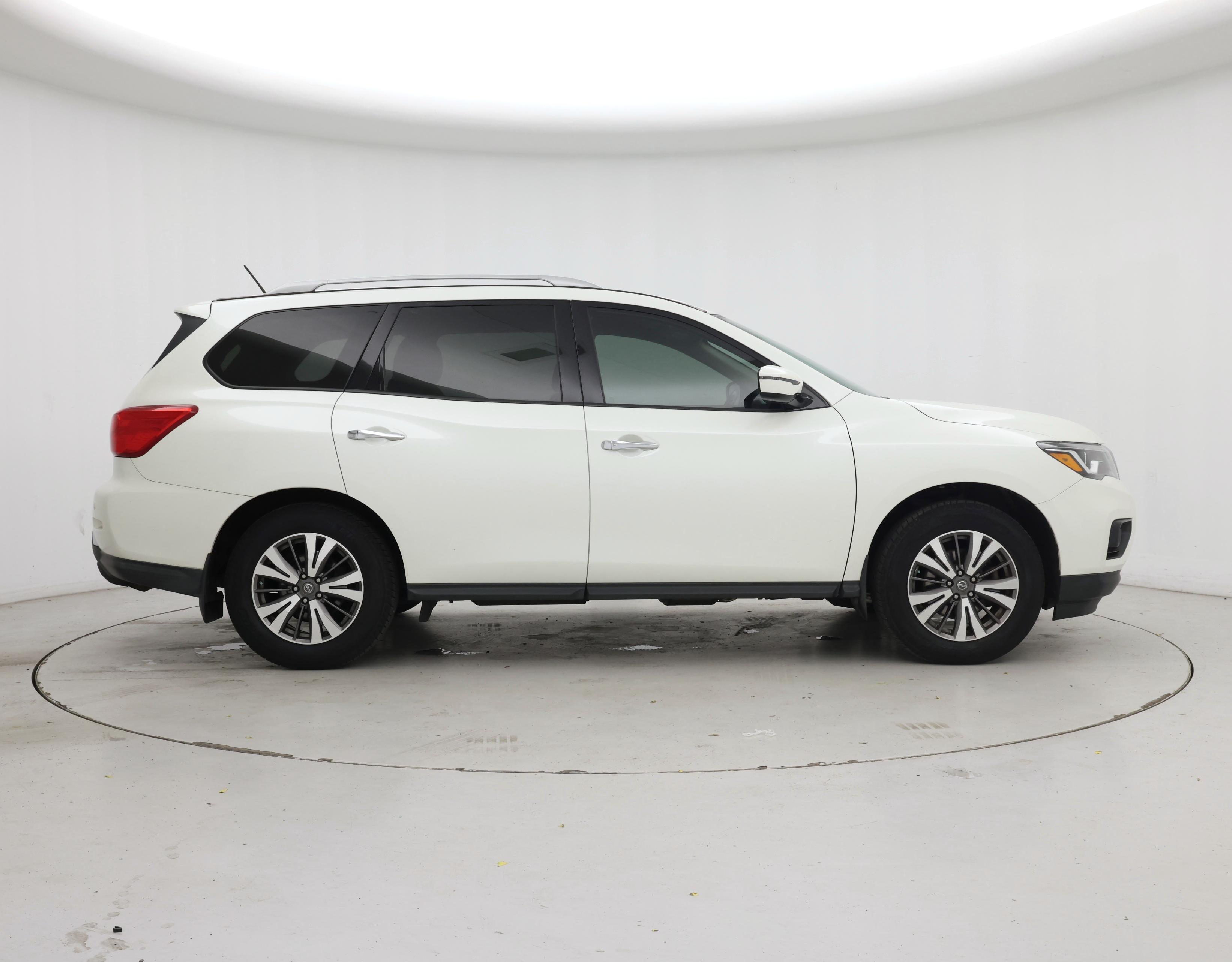 Thumbnail: 2017 Nissan Pathfinder - 7