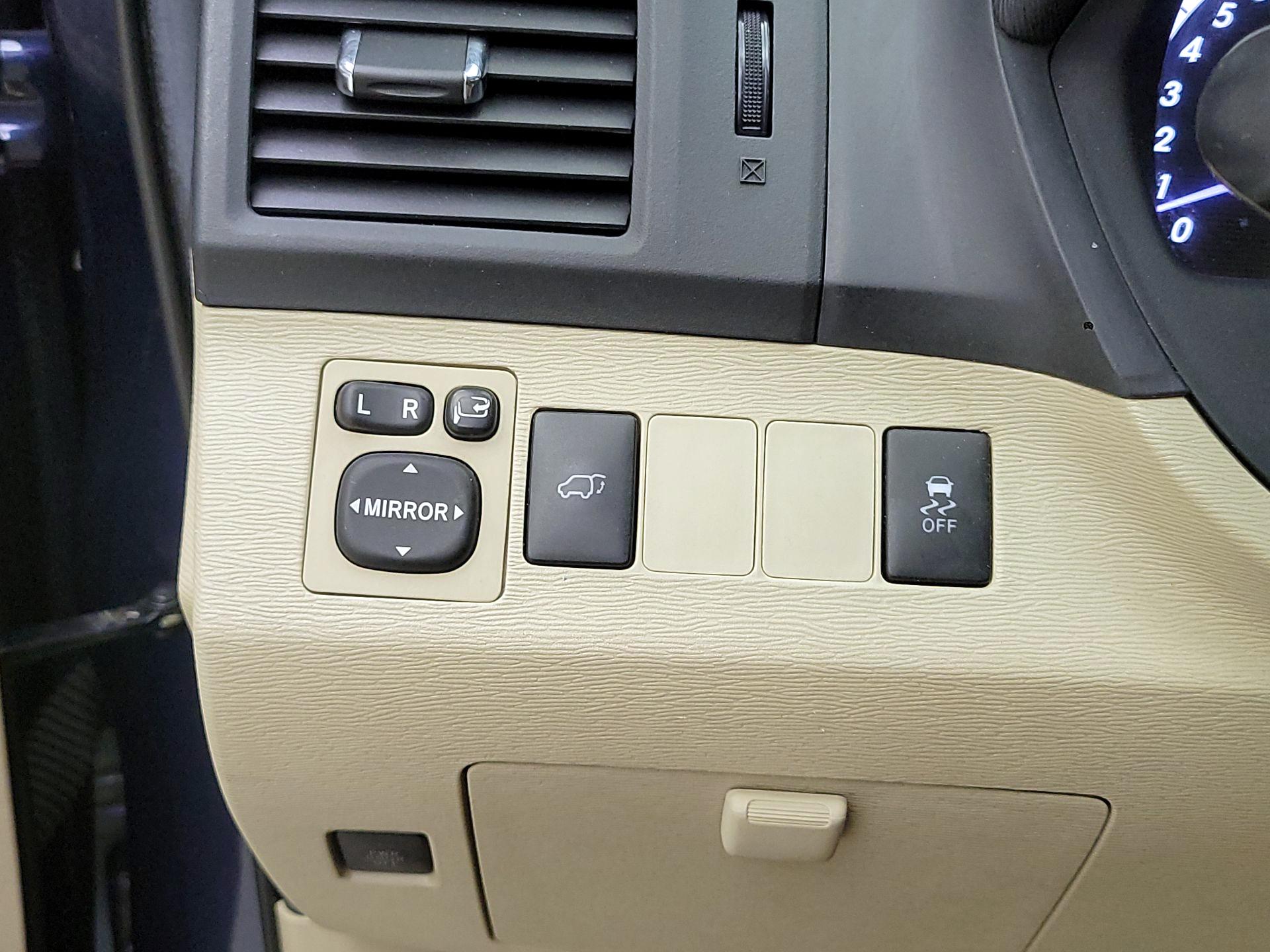 Thumbnail: 2015 Toyota Venza - 13