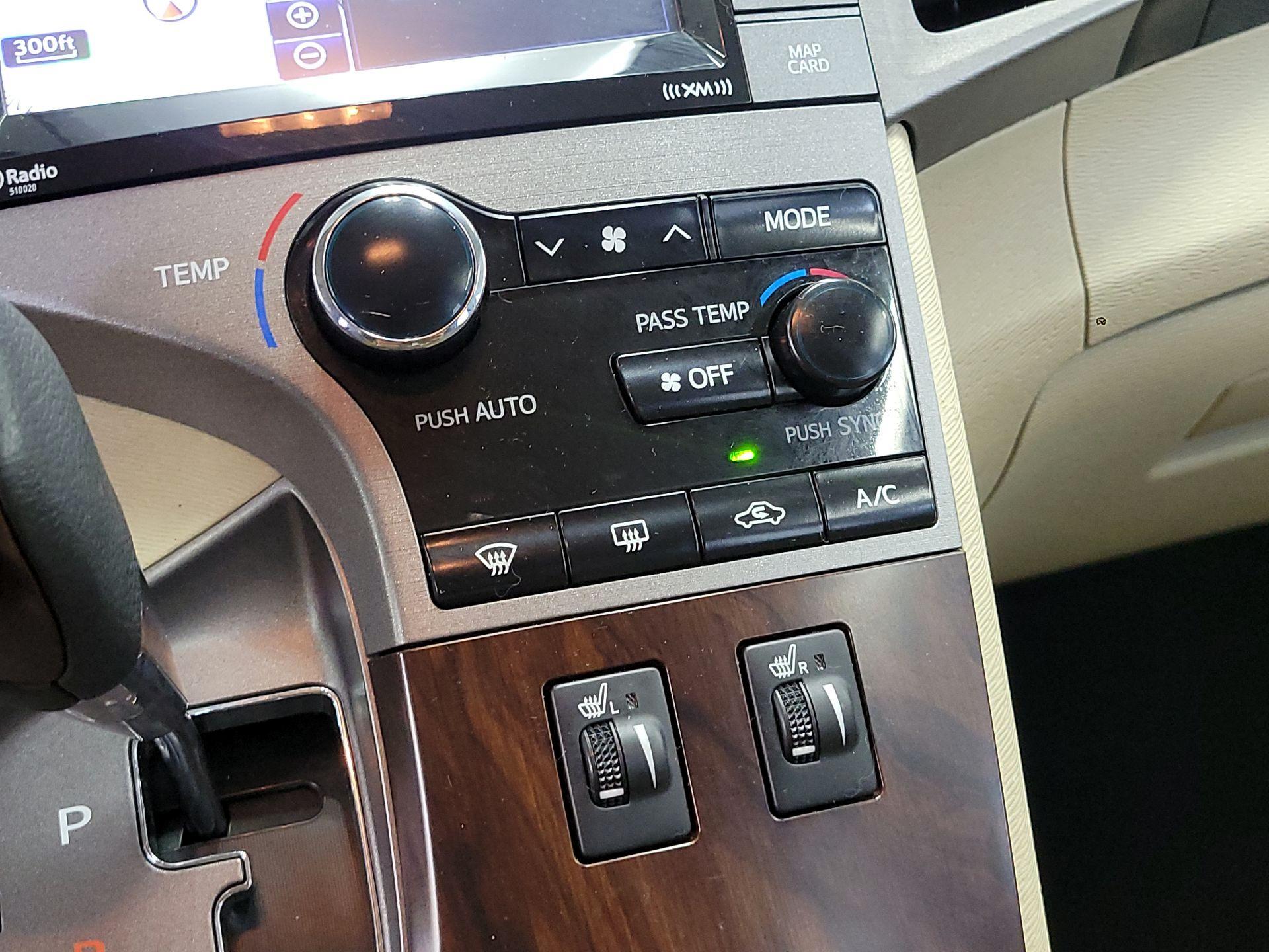Thumbnail: 2015 Toyota Venza - 17