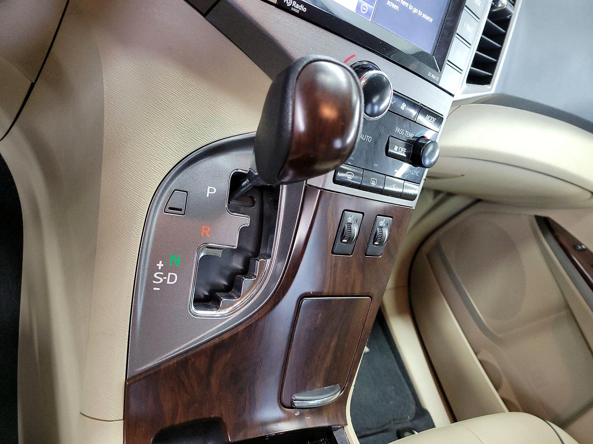 Thumbnail: 2015 Toyota Venza - 18
