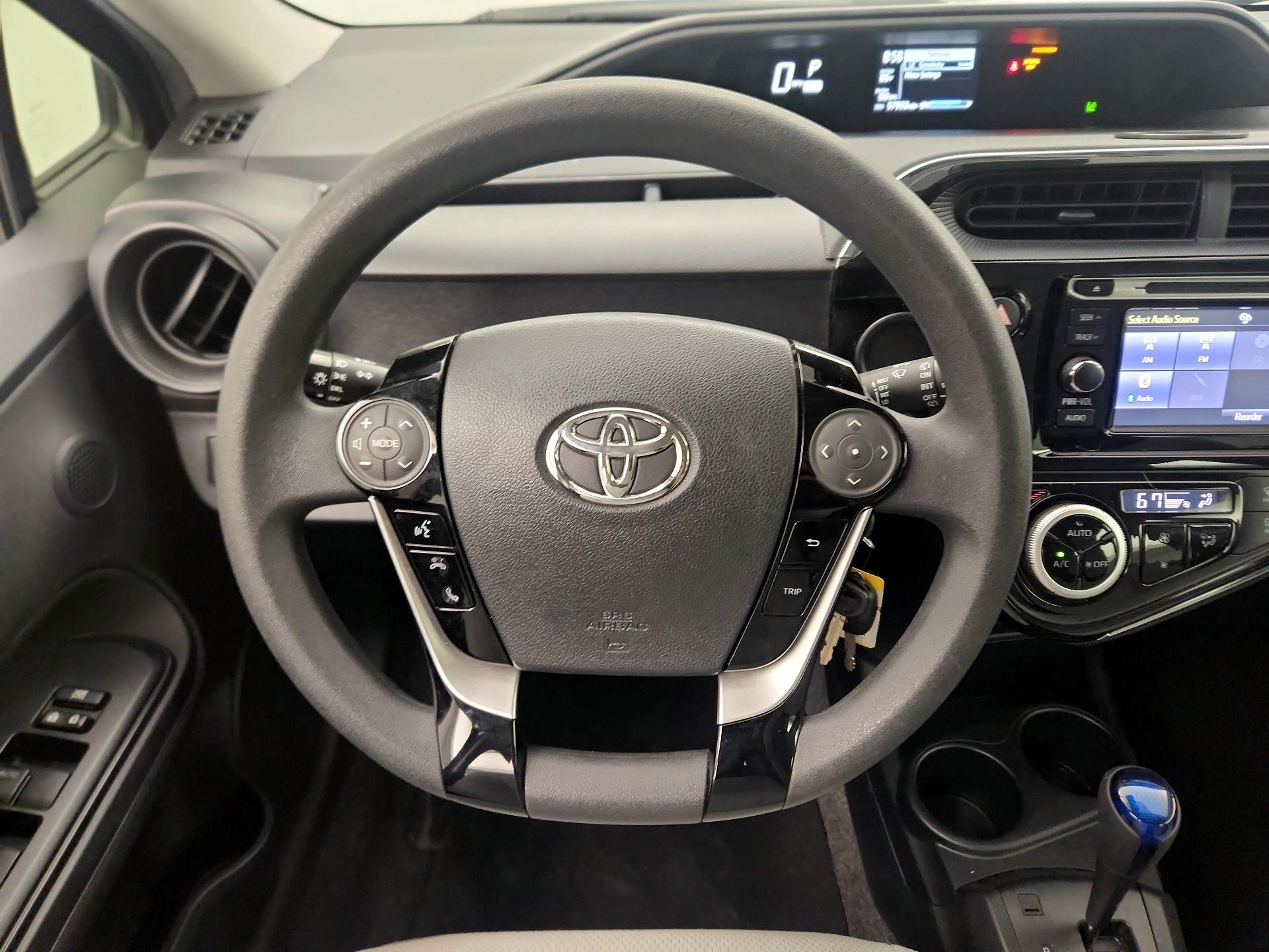 Thumbnail: 2018 Toyota Prius c - 10