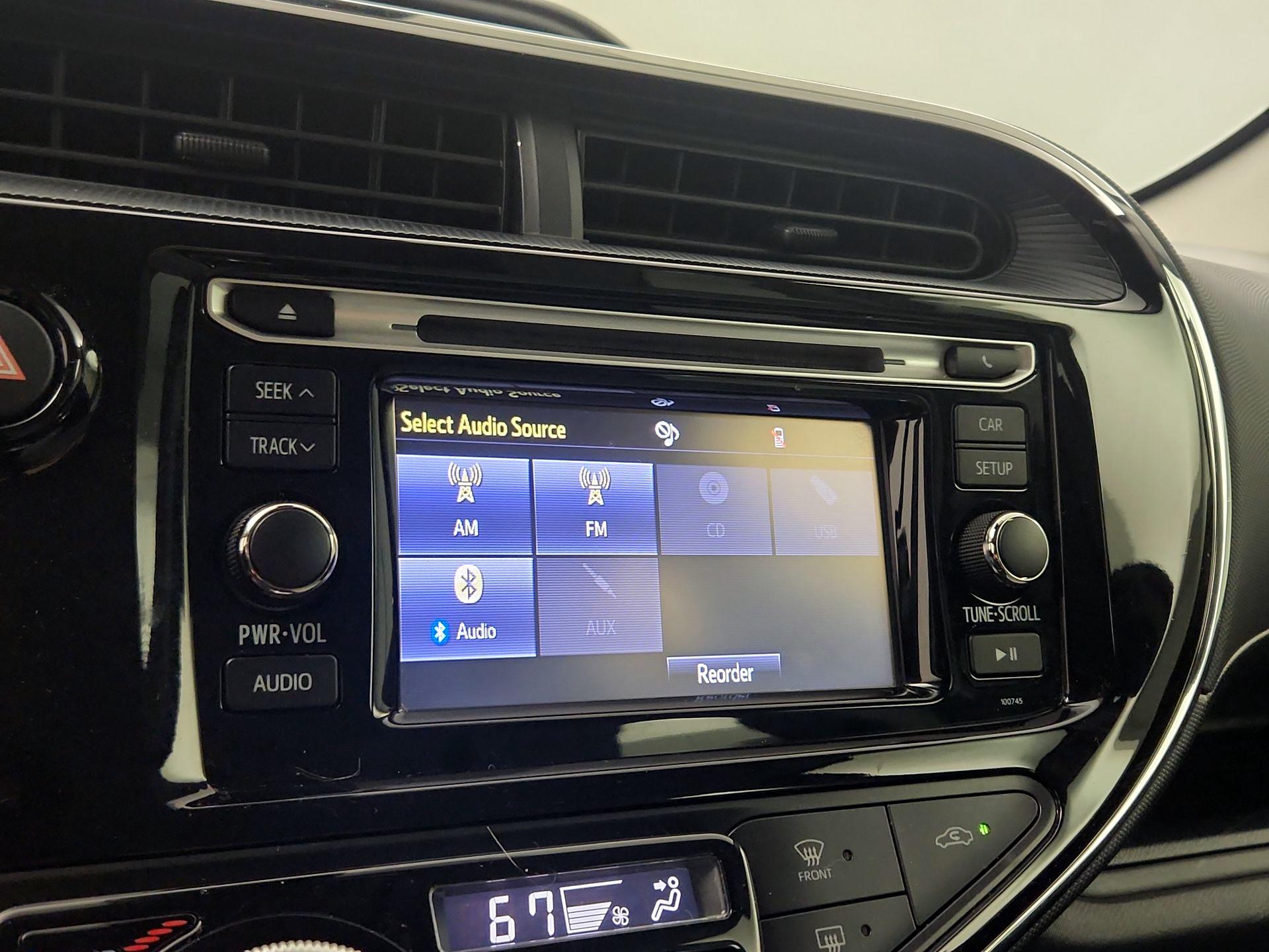 Thumbnail: 2018 Toyota Prius c - 15
