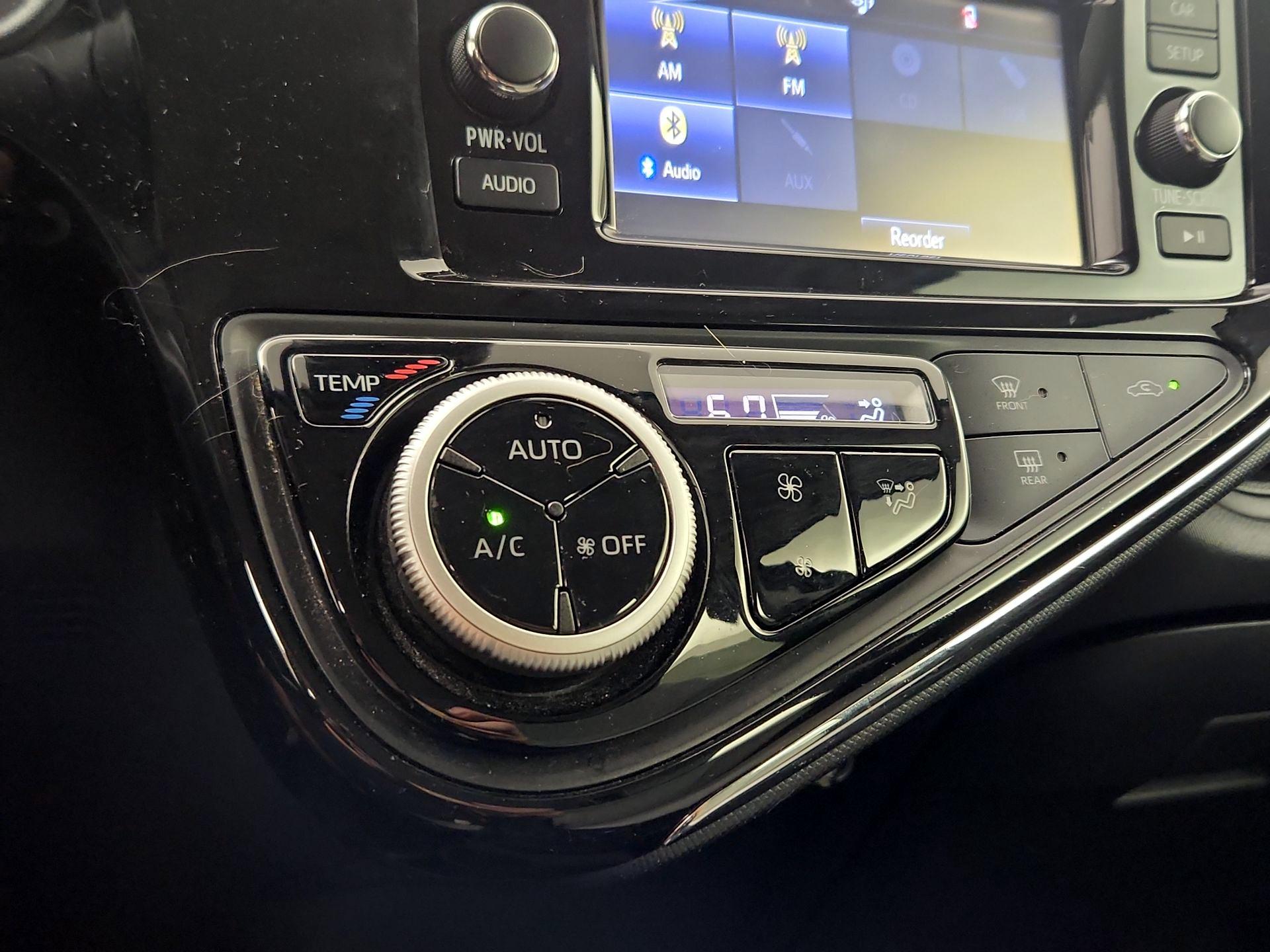 Thumbnail: 2018 Toyota Prius c - 16