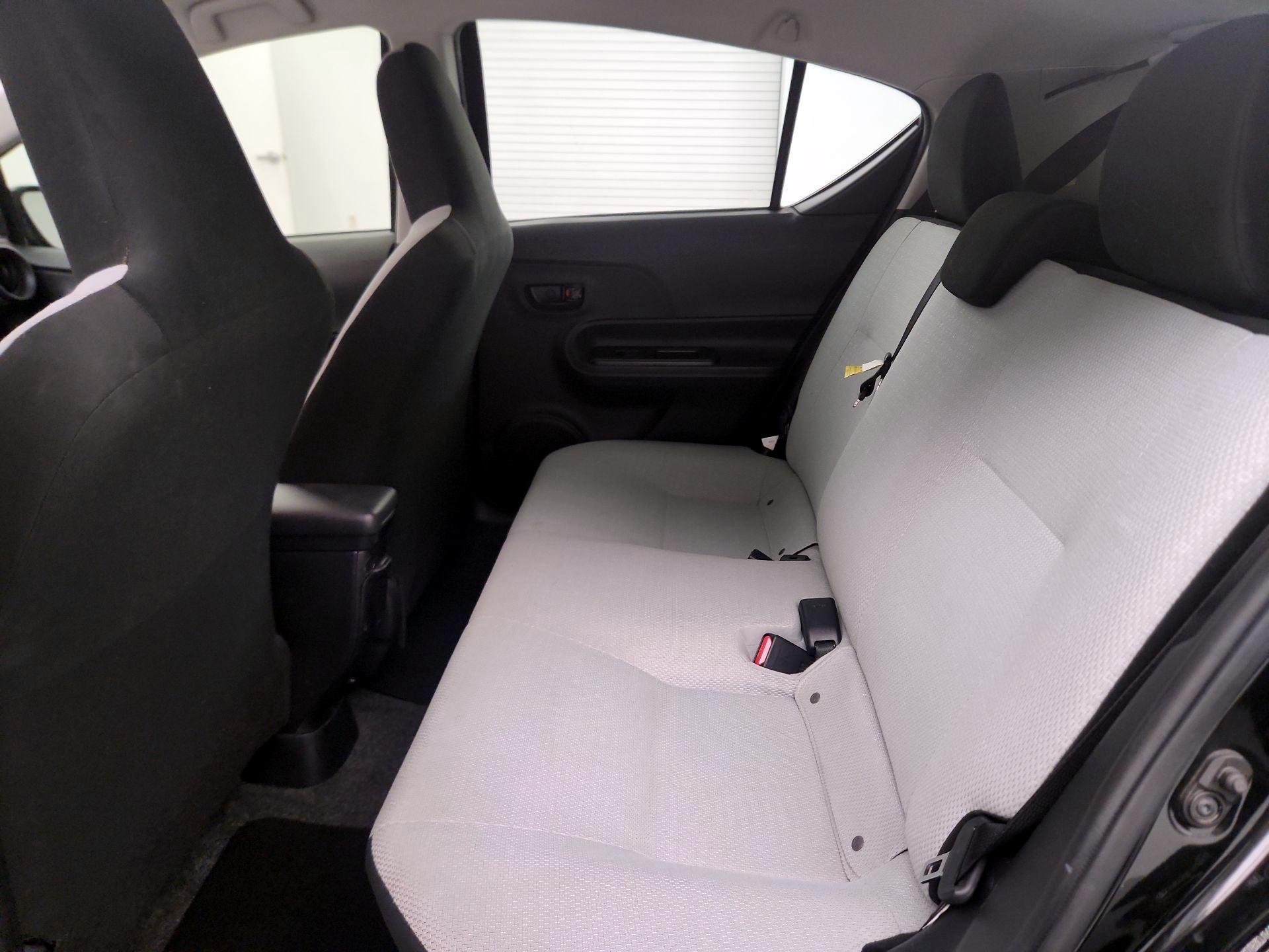 Thumbnail: 2018 Toyota Prius c - 18