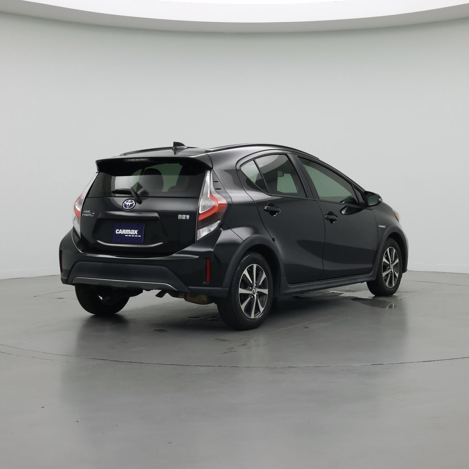 Thumbnail: 2018 Toyota Prius c - 8