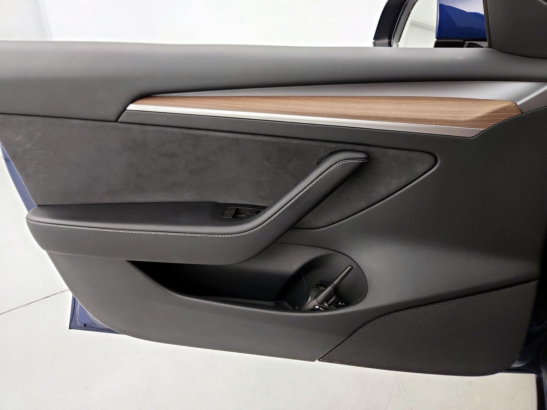 Thumbnail: 2023 Tesla Model 3 - 12