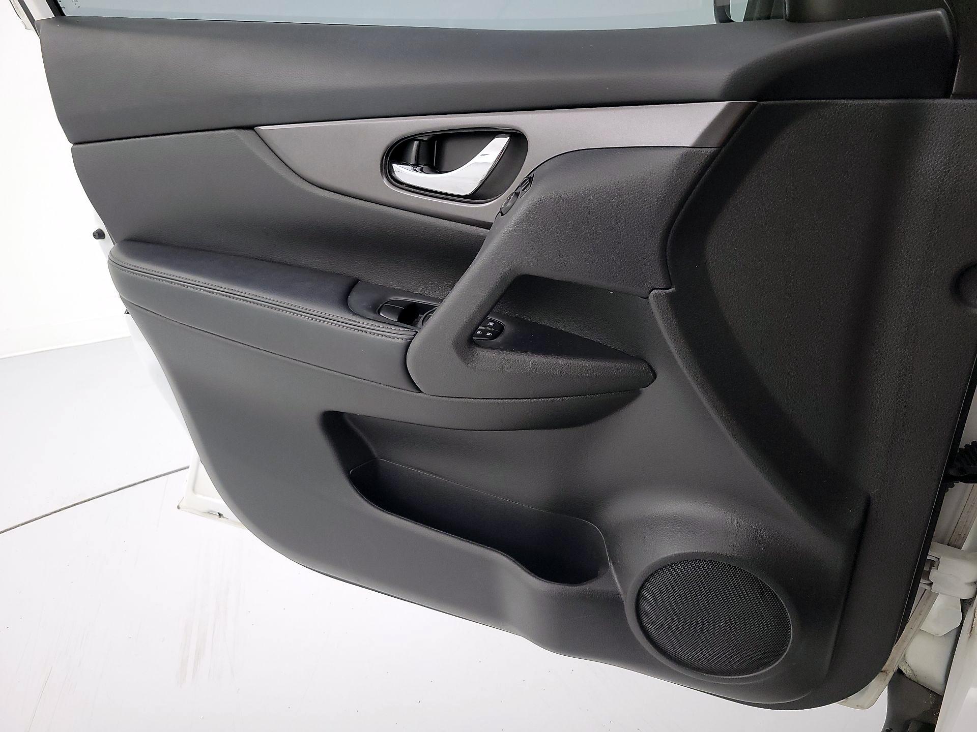 Thumbnail: 2015 Nissan Rogue - 12