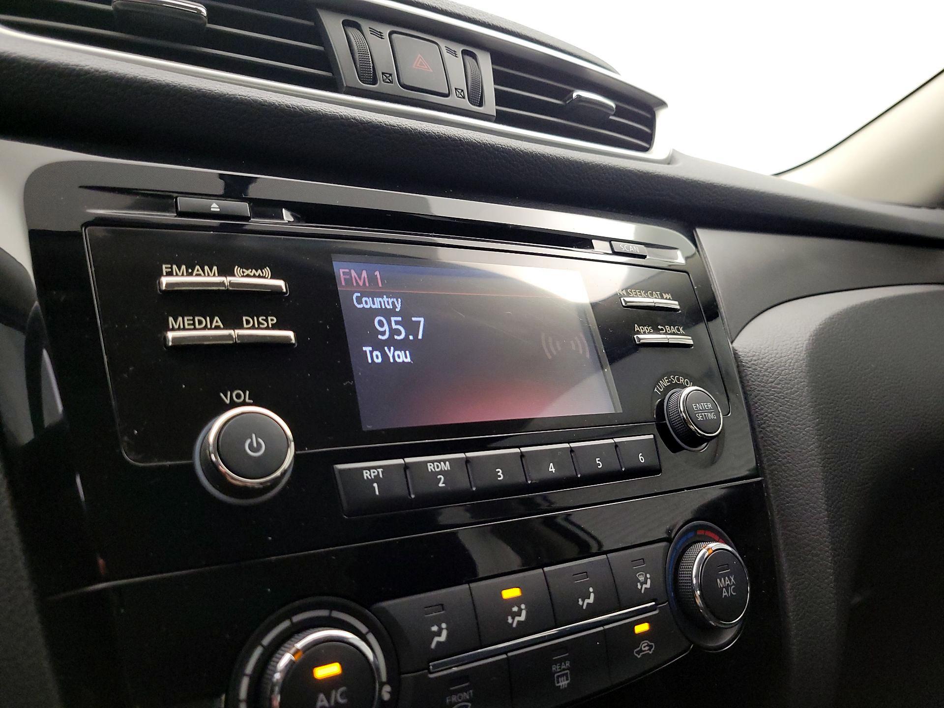 Thumbnail: 2015 Nissan Rogue - 15