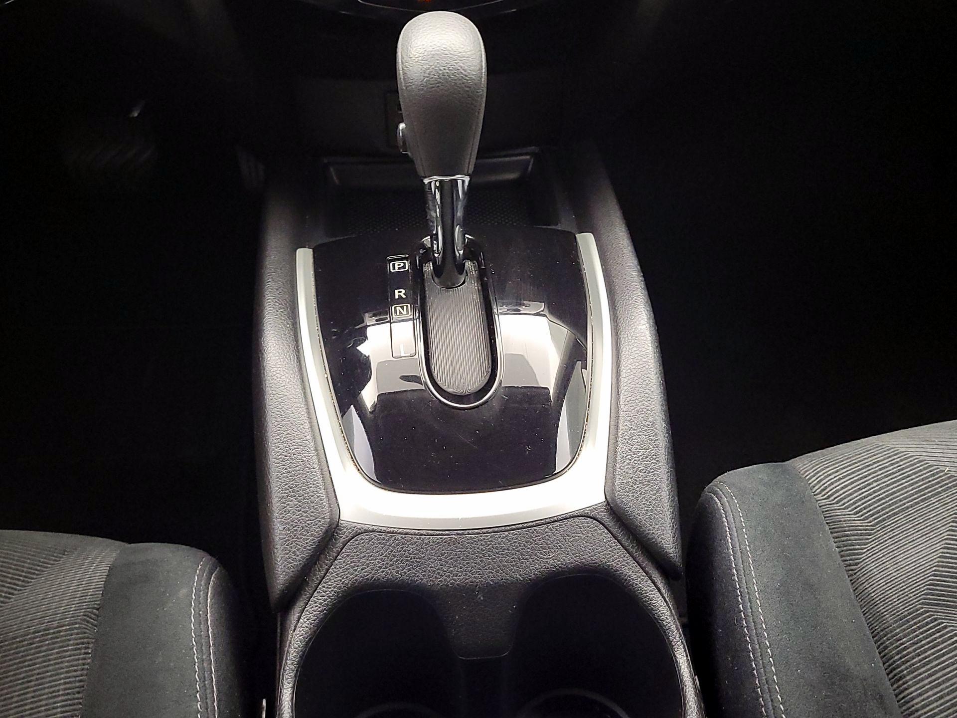 Thumbnail: 2015 Nissan Rogue - 17