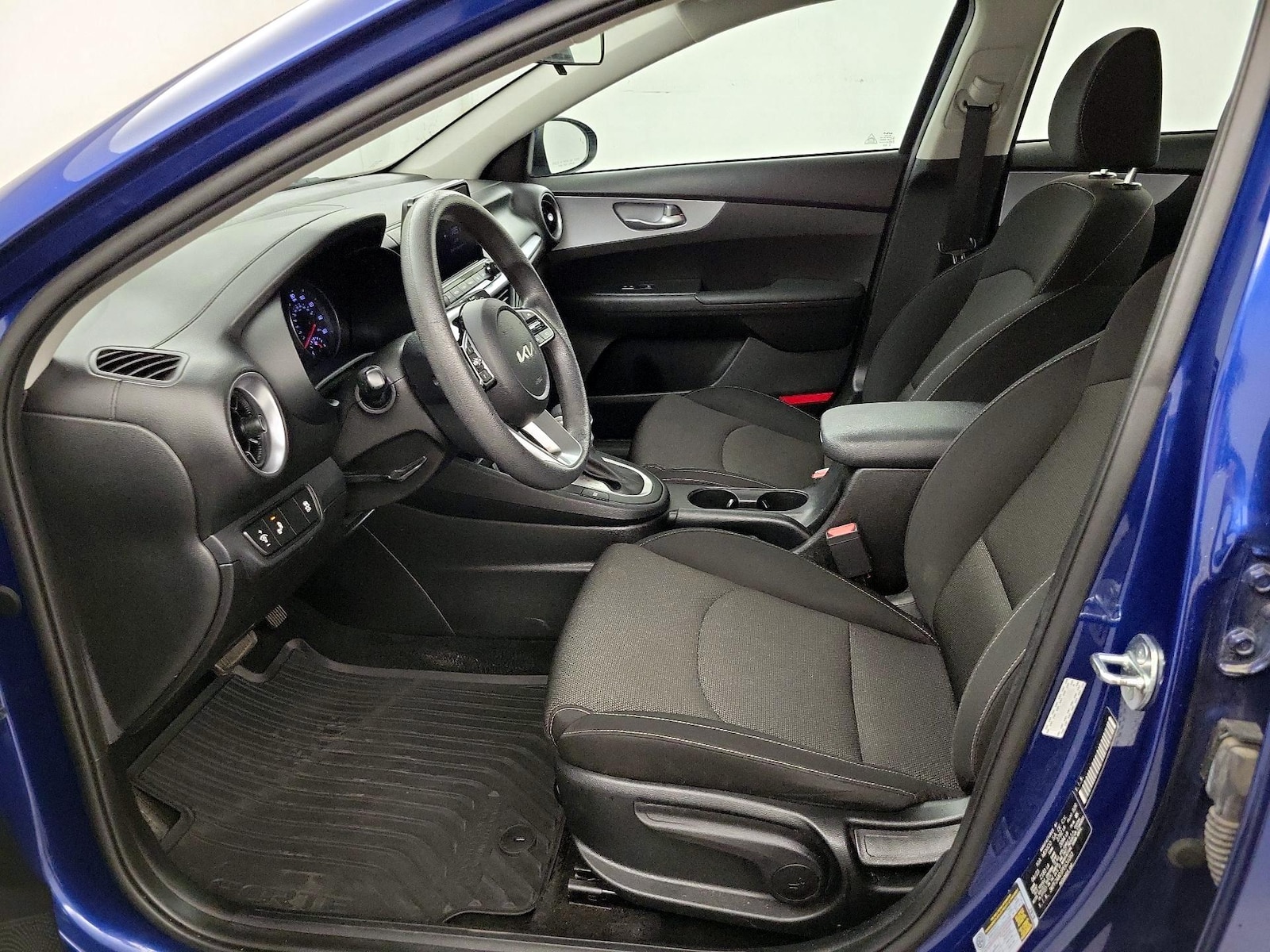 2023 Kia Forte LXS - Photo 12