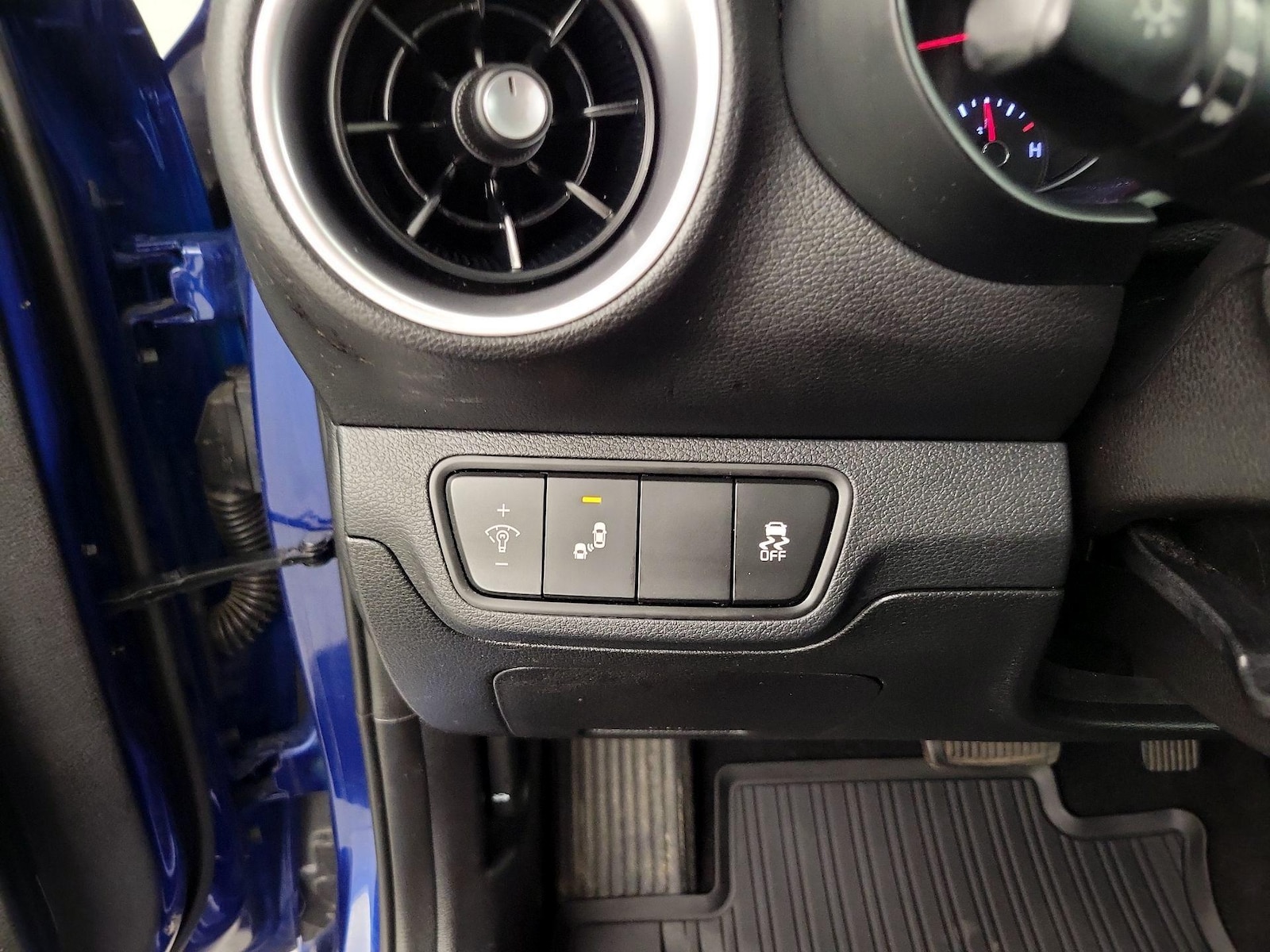 2023 Kia Forte LXS - Photo 14