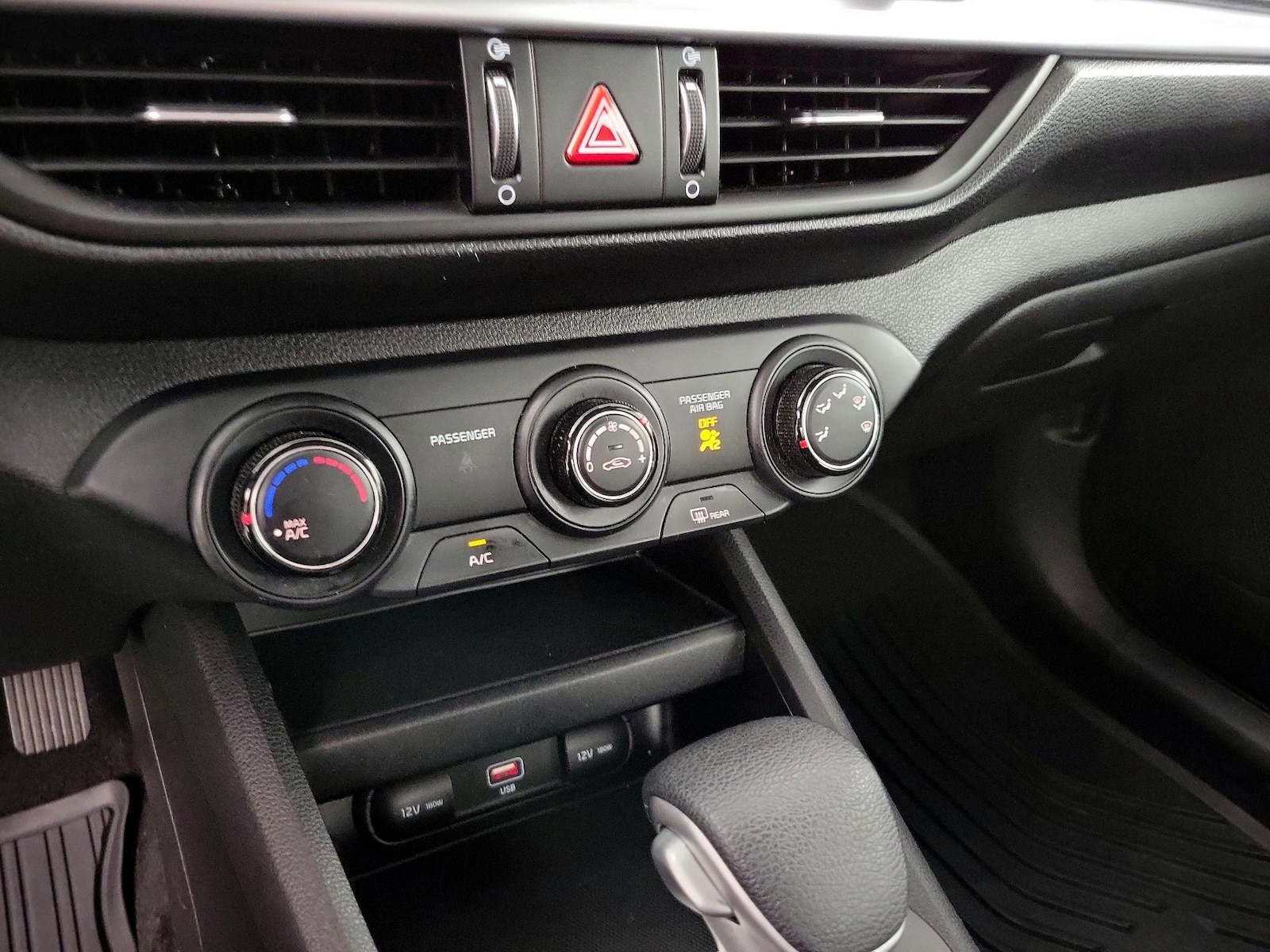 2023 Kia Forte LXS - Photo 17
