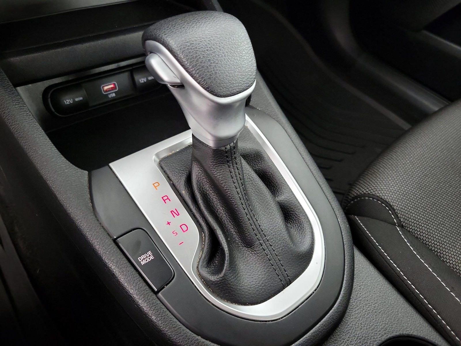 2023 Kia Forte LXS - Photo 18