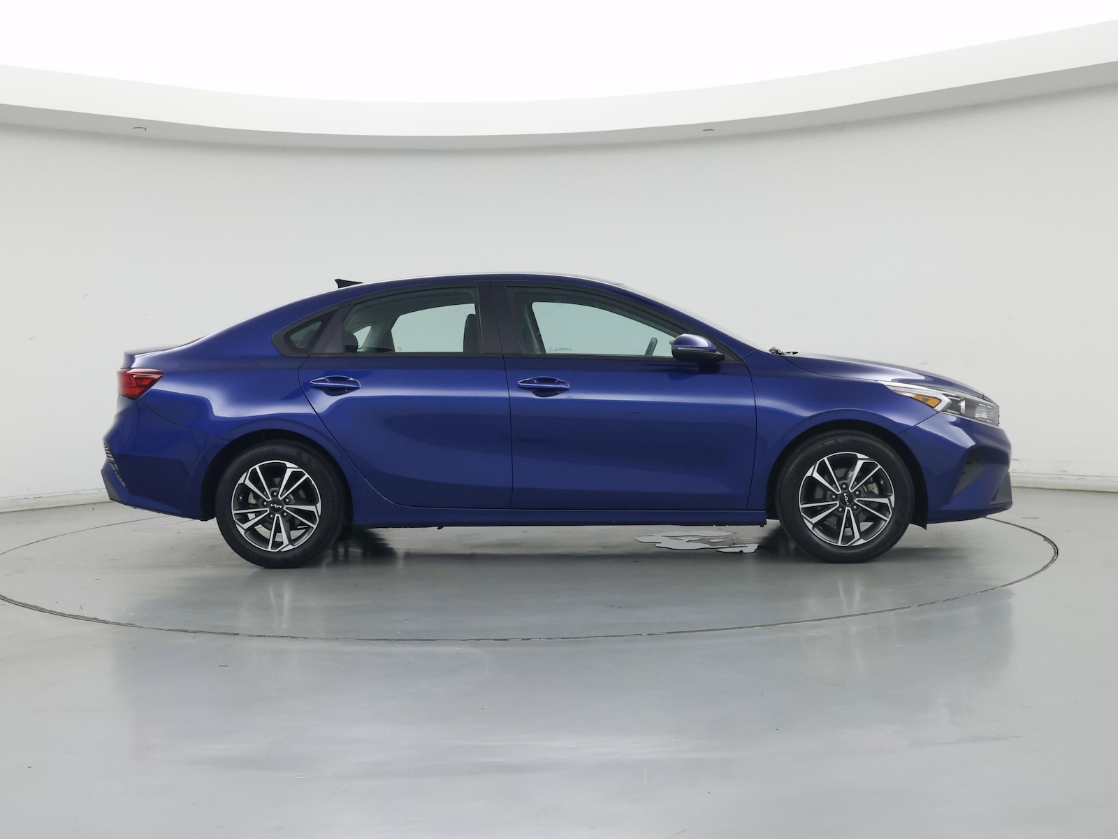 2023 Kia Forte LXS - Photo 8