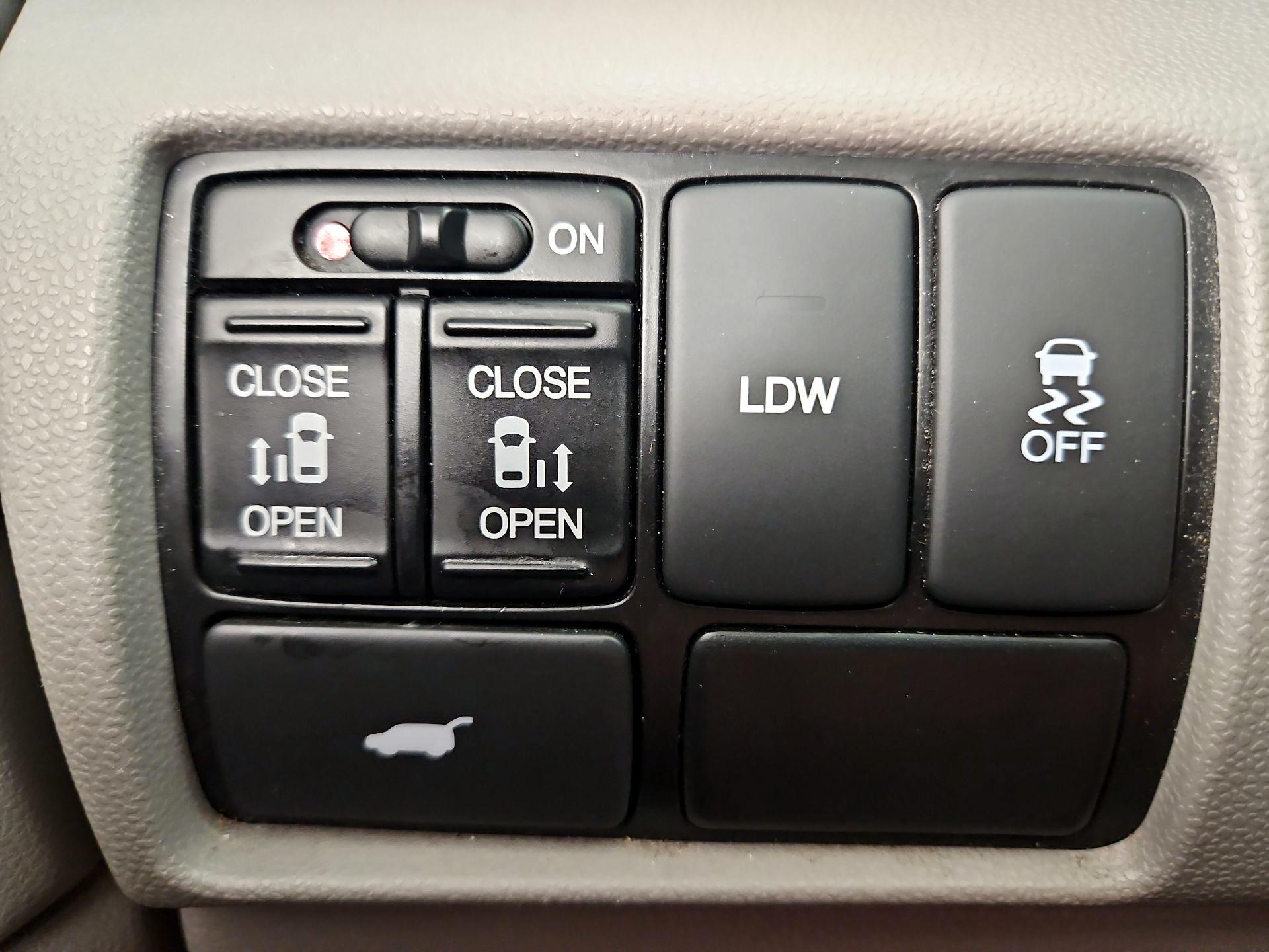 Thumbnail: 2015 Honda Odyssey - 13