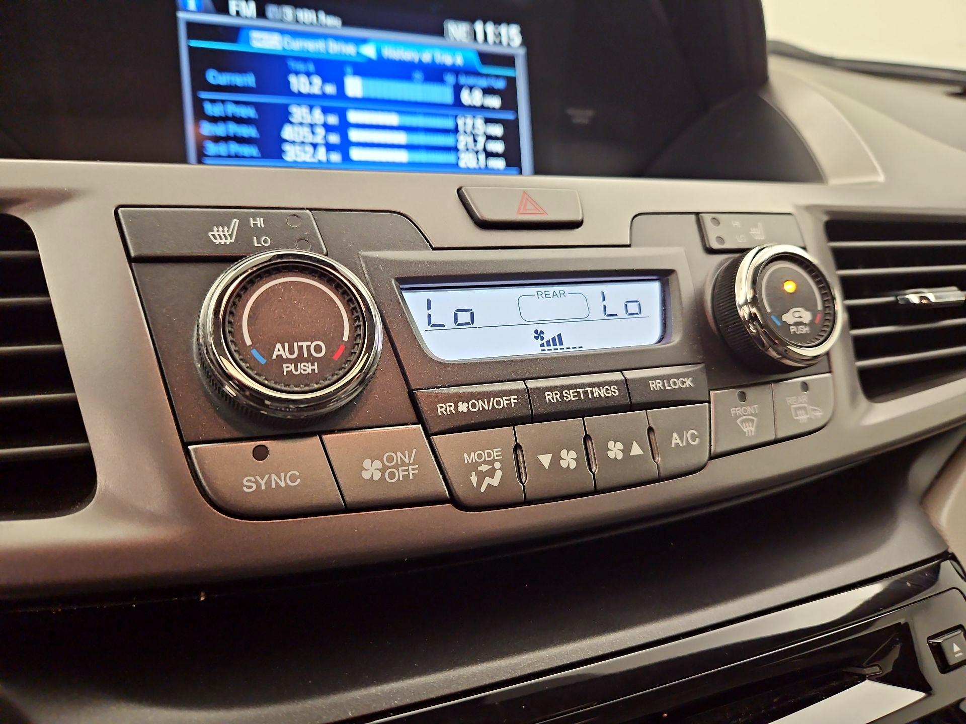 Thumbnail: 2015 Honda Odyssey - 16