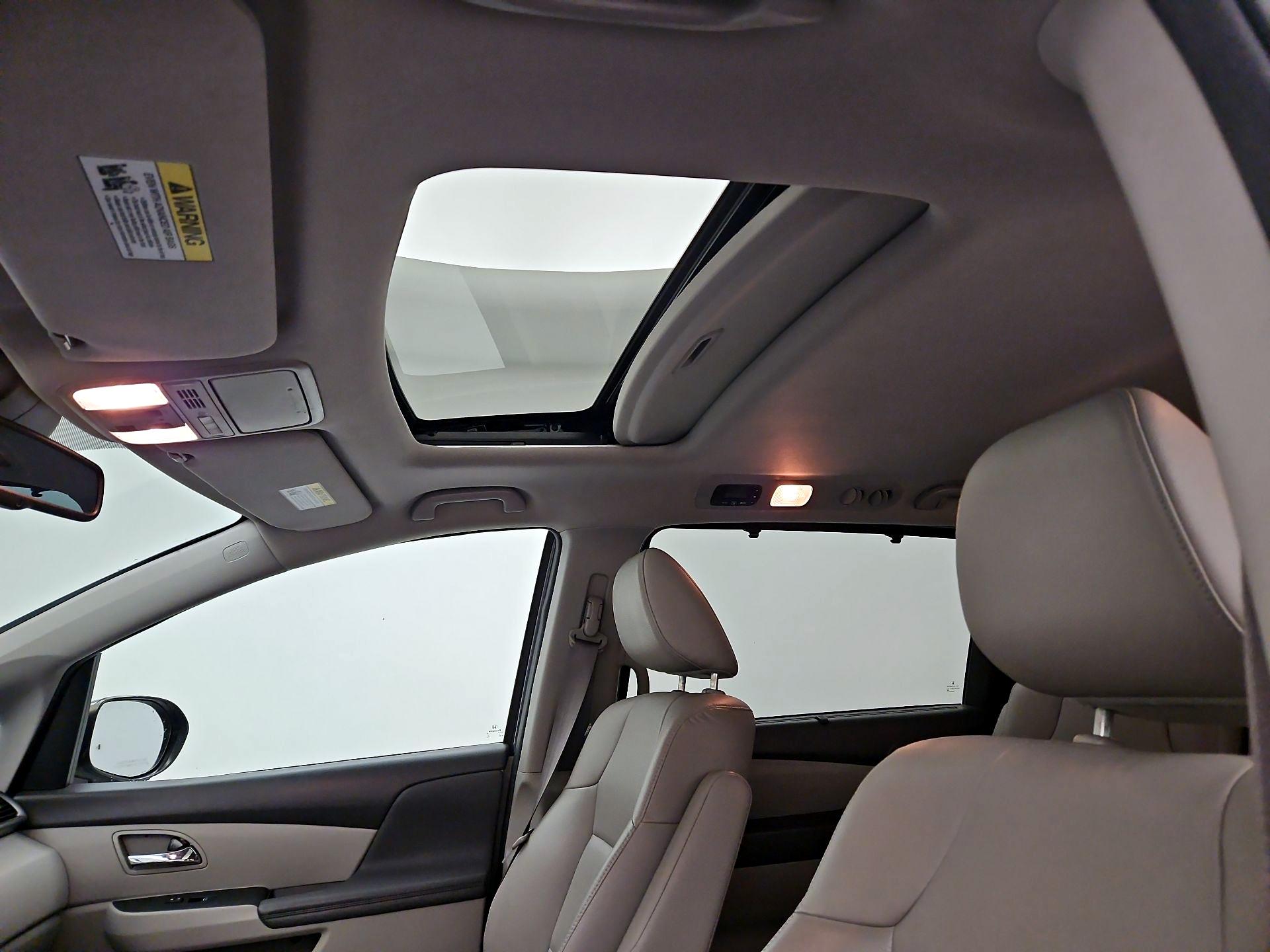 Thumbnail: 2015 Honda Odyssey - 19