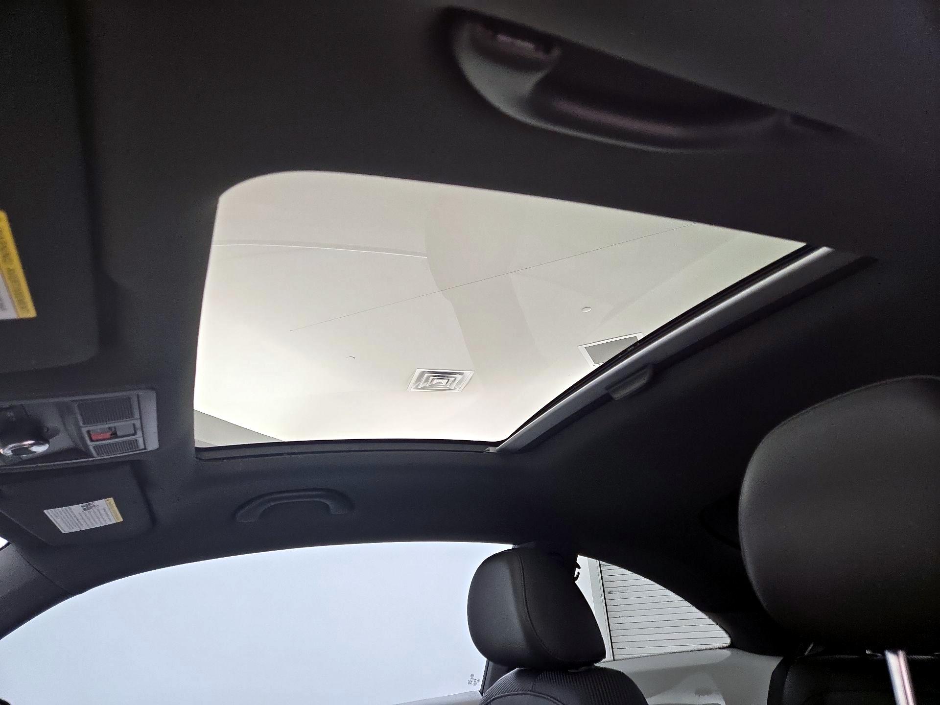 Thumbnail: 2019 Volkswagen Beetle - 20