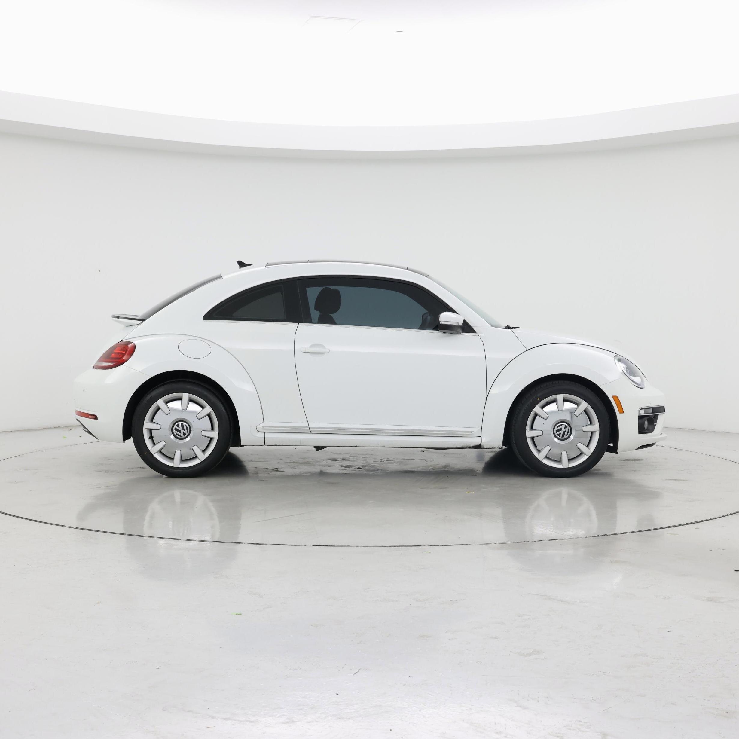 Thumbnail: 2019 Volkswagen Beetle - 7
