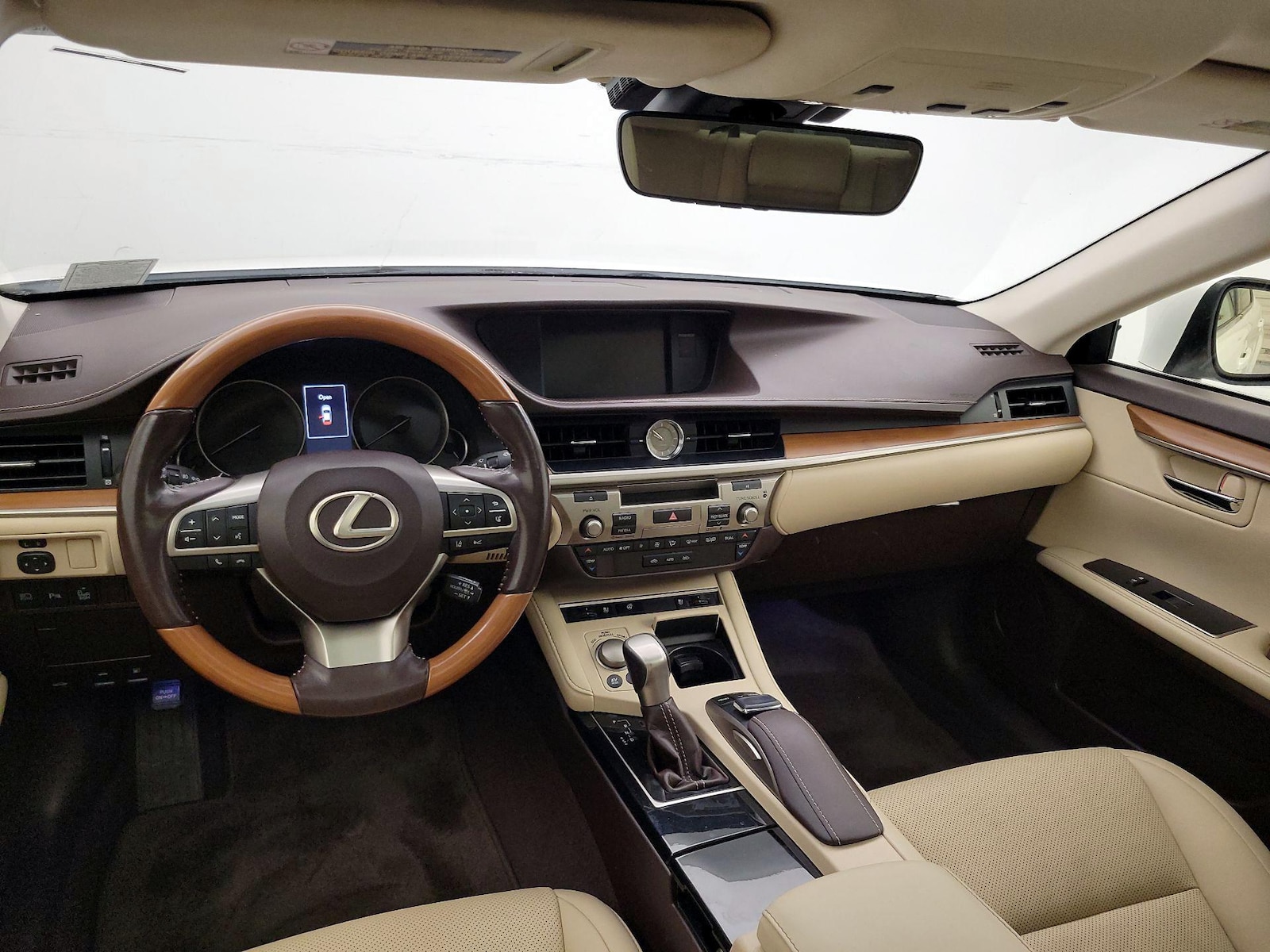 2016 Lexus ES 300h - Photo 10