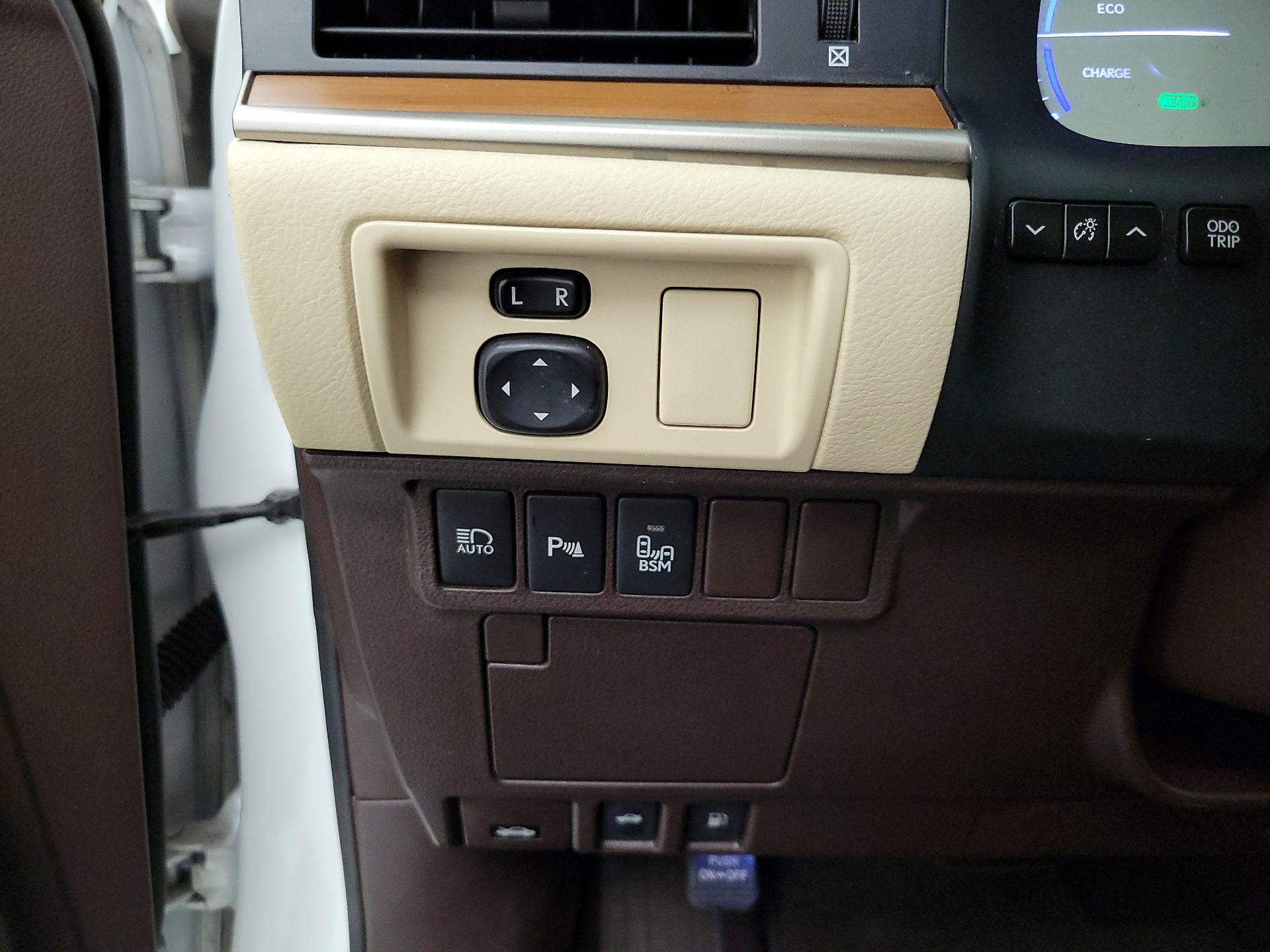 Thumbnail: 2016 Lexus ES - 13