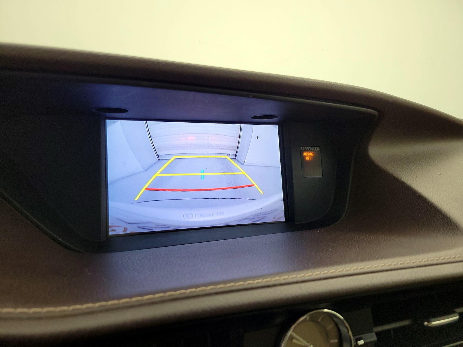 2016 Lexus ES 300h - Photo 16
