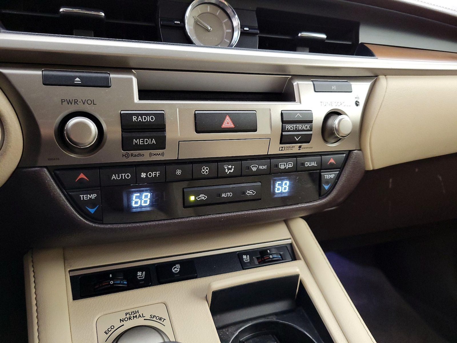 2016 Lexus ES 300h - Photo 18