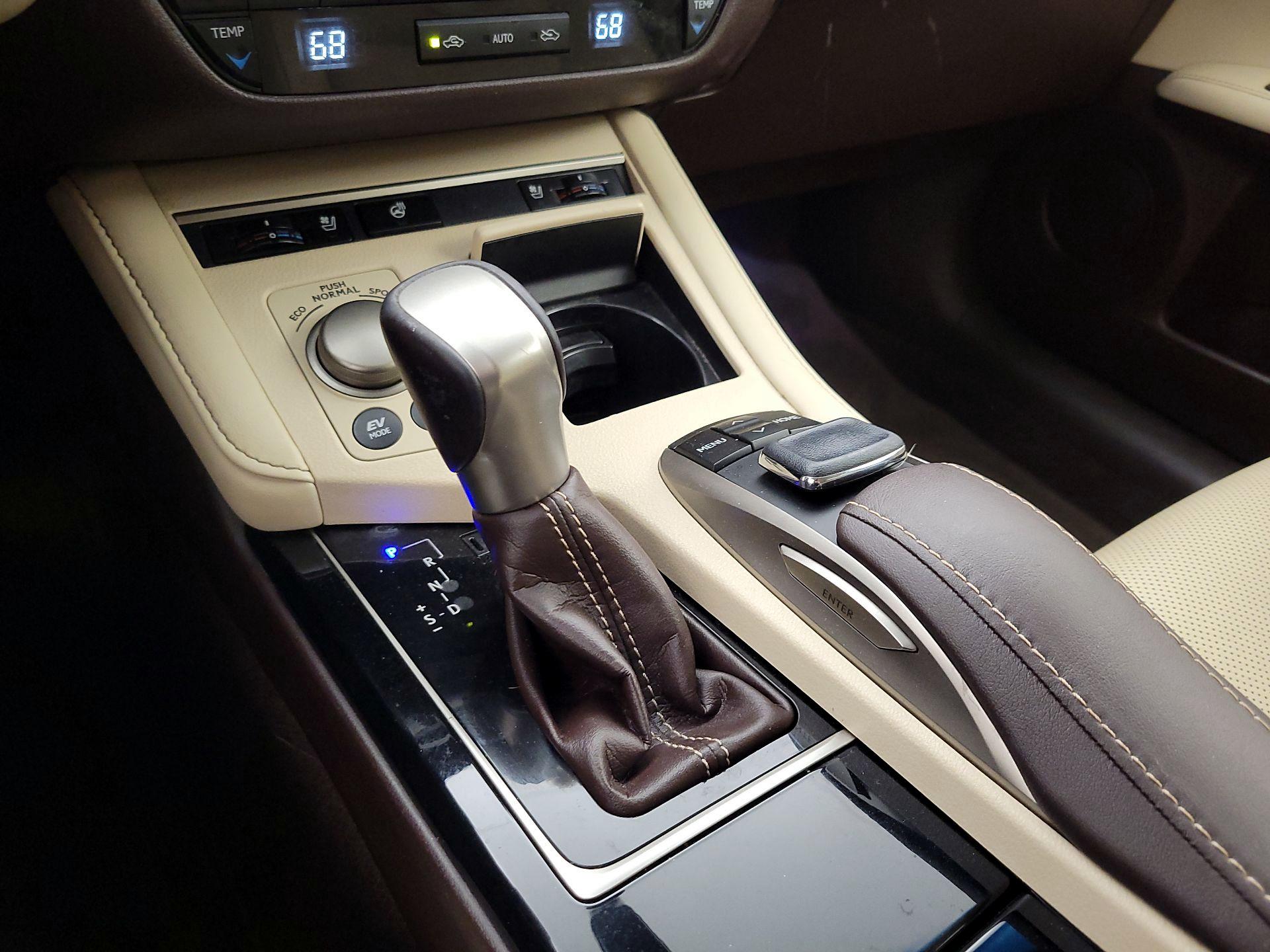 Thumbnail: 2016 Lexus ES - 18