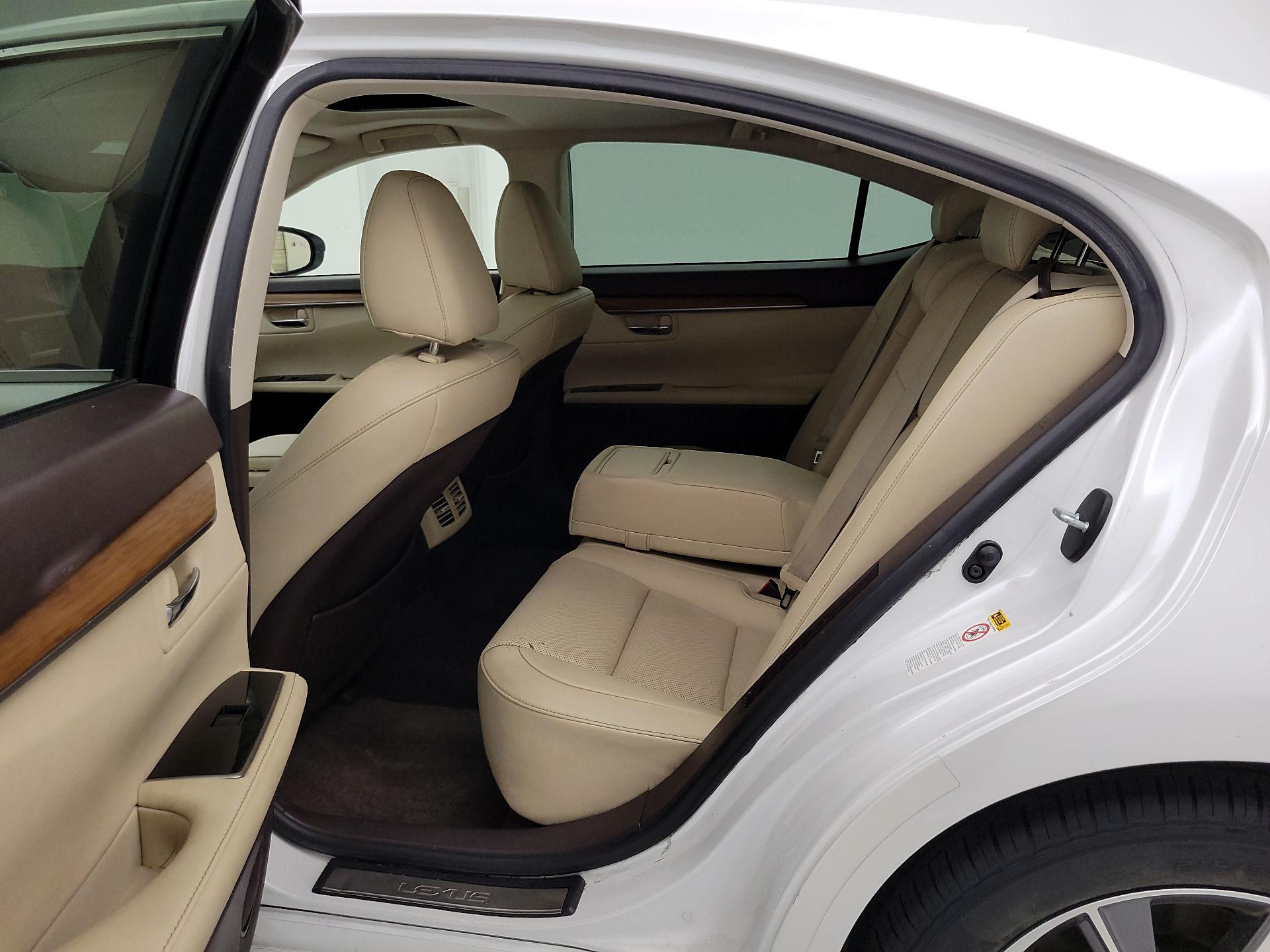Thumbnail: 2016 Lexus ES - 20