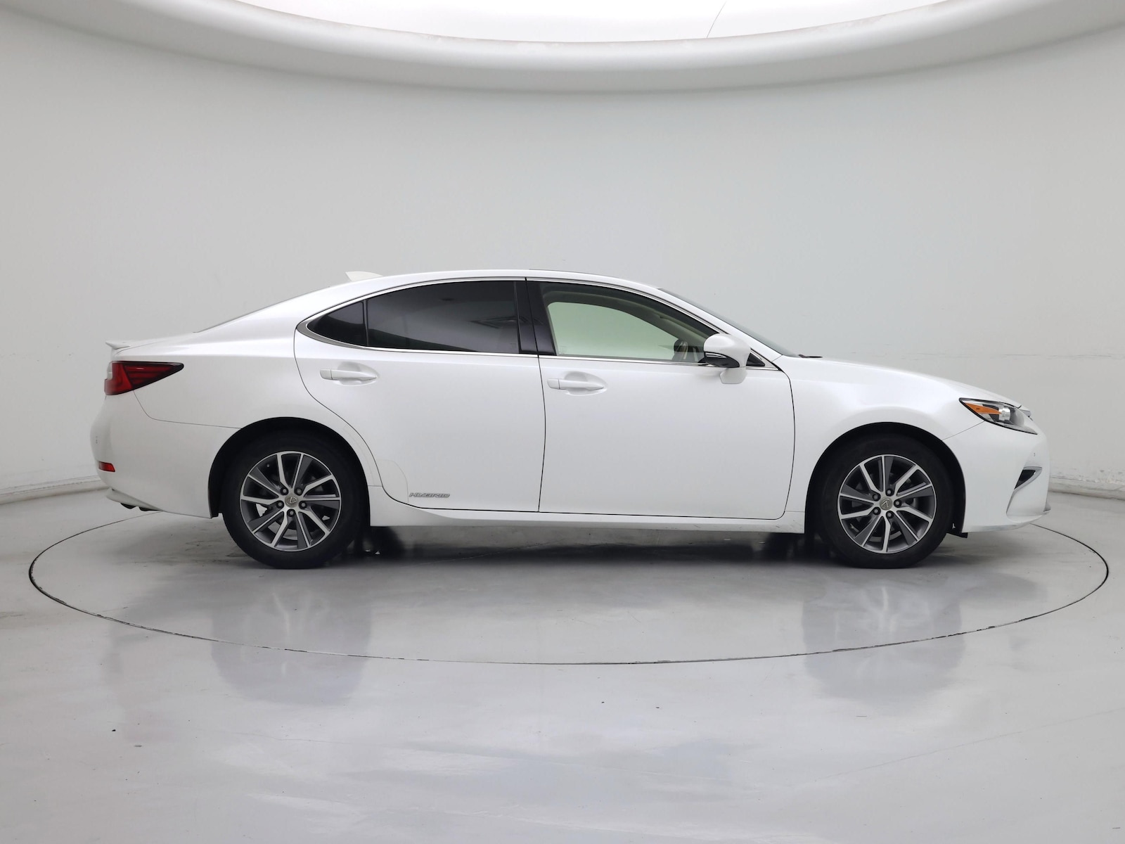 2016 Lexus ES 300h - Photo 8