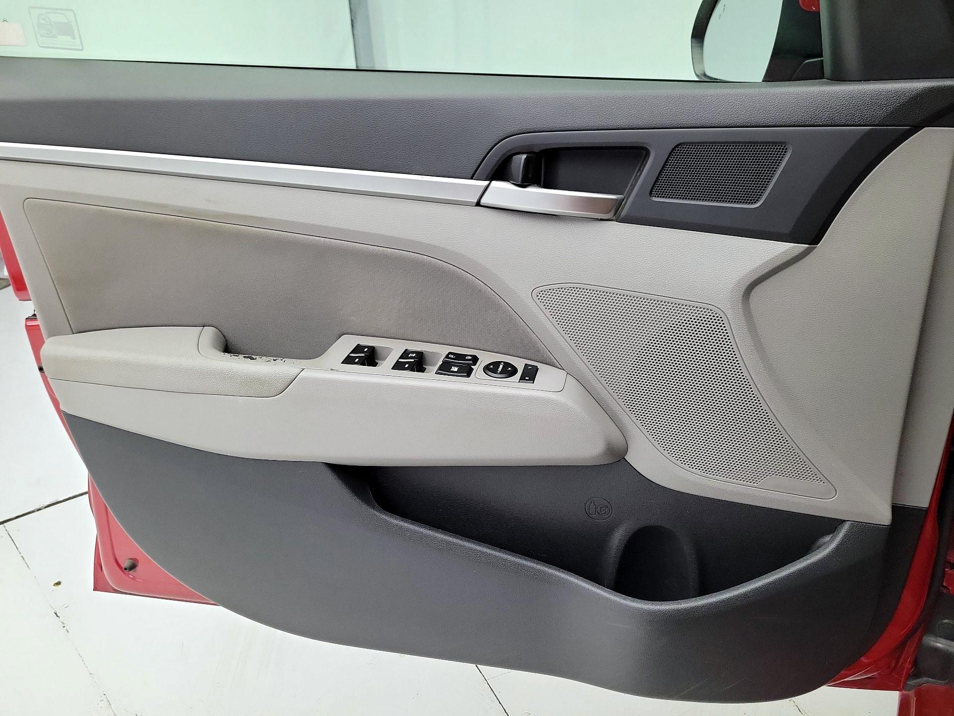 Thumbnail: 2020 Hyundai Elantra - 12